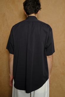 organic cotton washer satin short sleeve shirt in navy