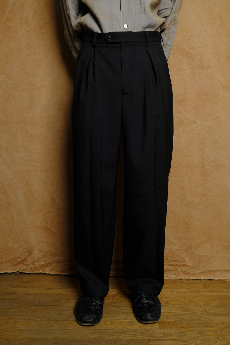 inverted pleat pant in black tropical wool