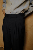 inverted pleat pant in black tropical wool