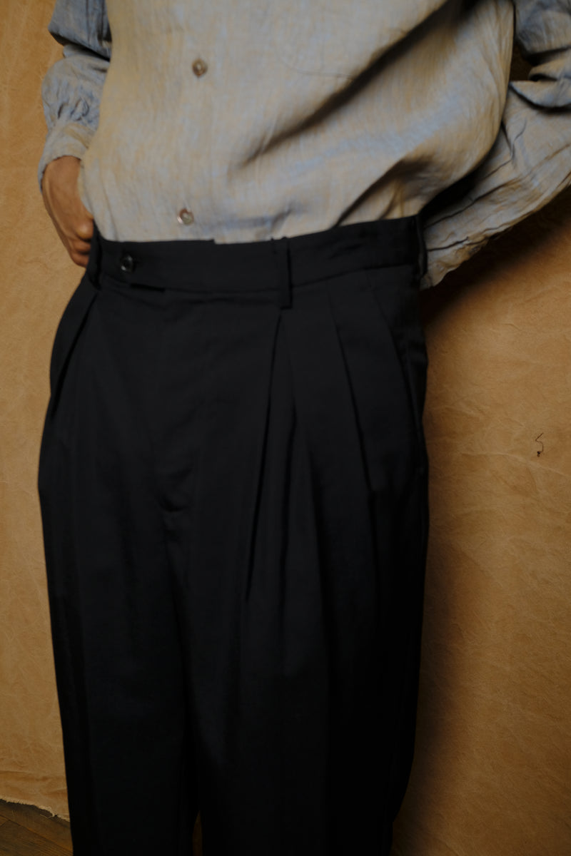 inverted pleat pant in black tropical wool