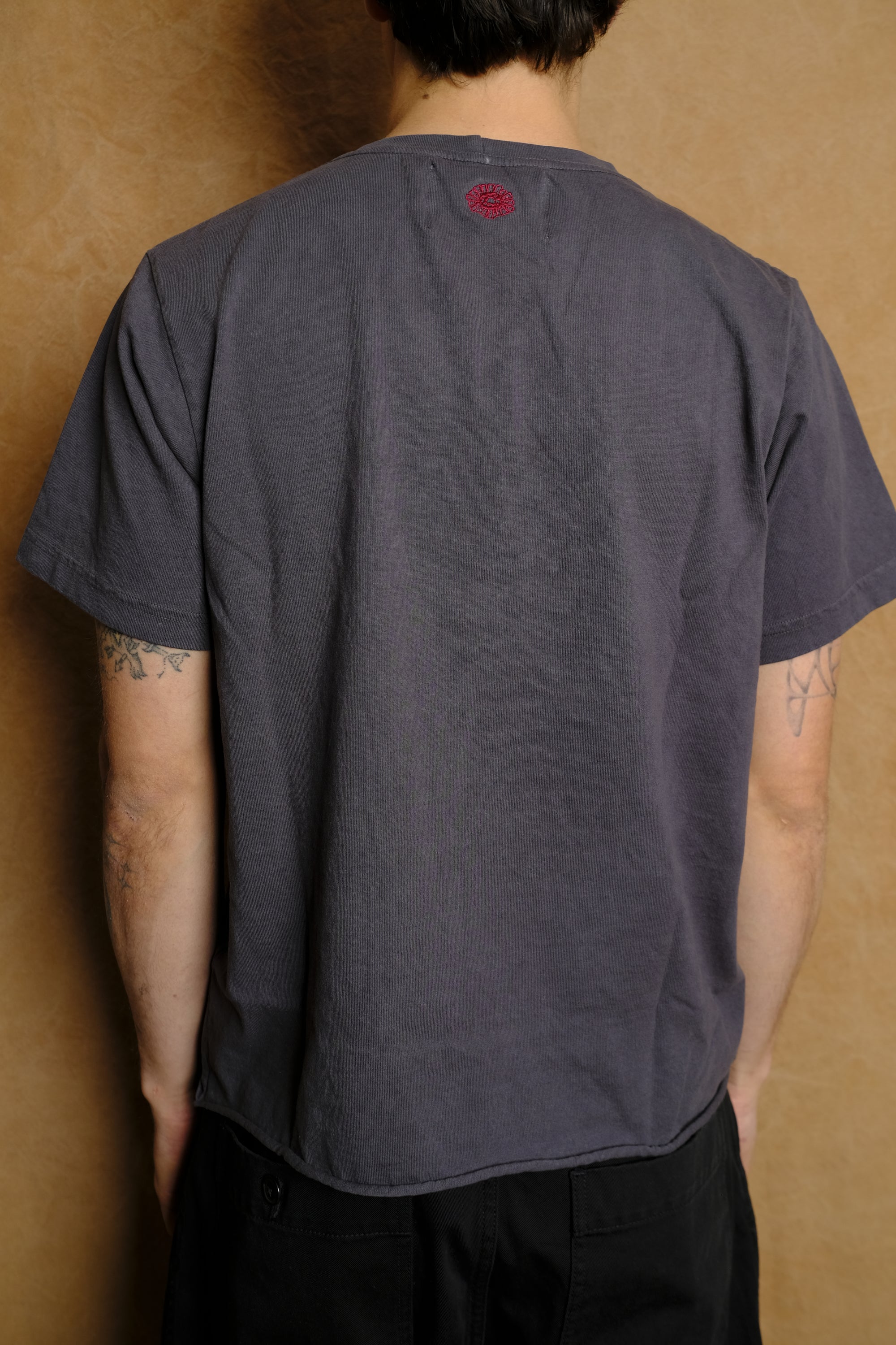 on the farm raw hem tee in washed black