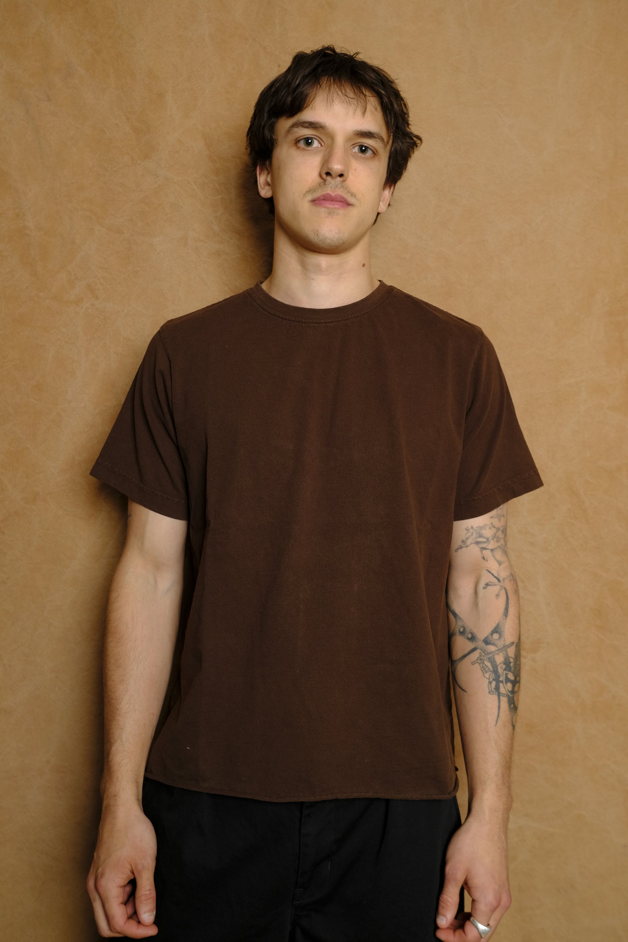 on the farm raw hem tee in cocoa