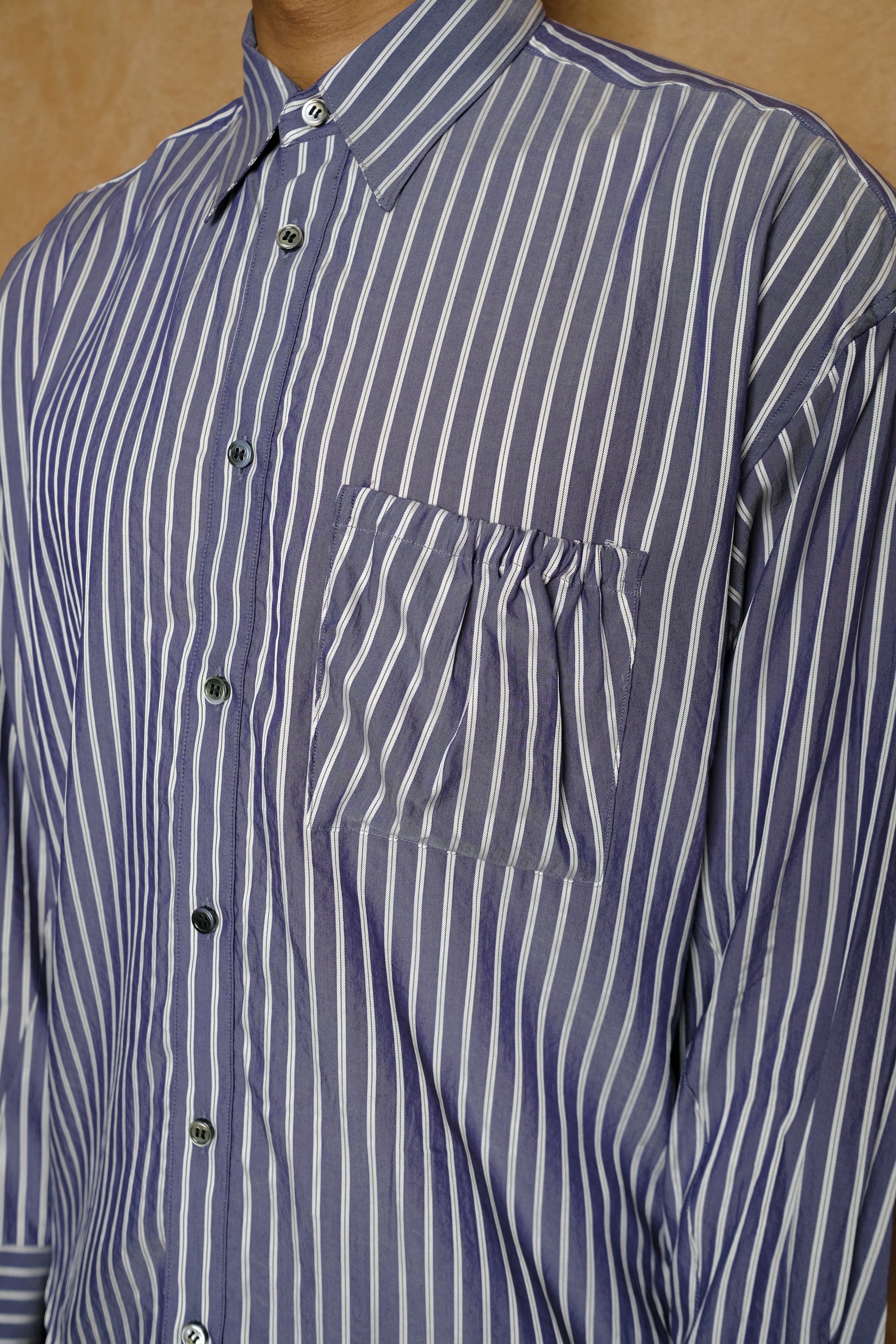 wrist patch slouch shirt in navy stripe