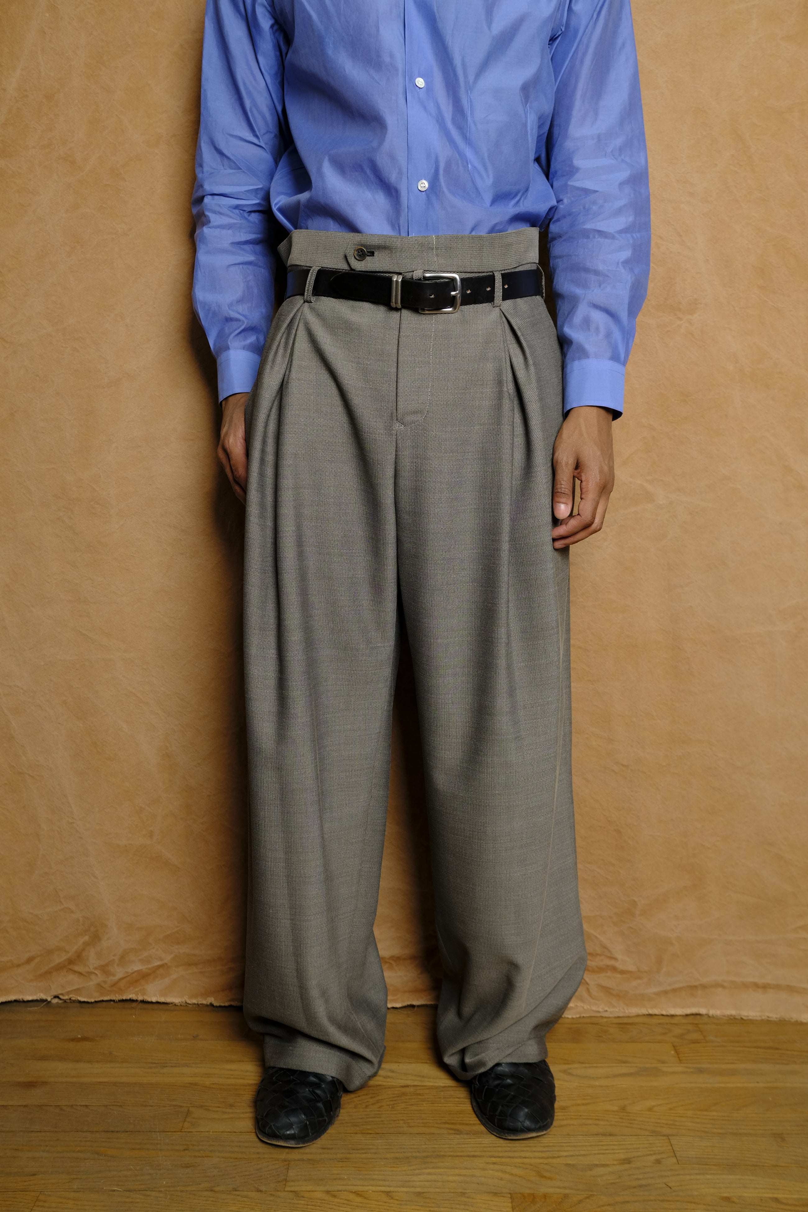 double inverted tuck trouser in grey