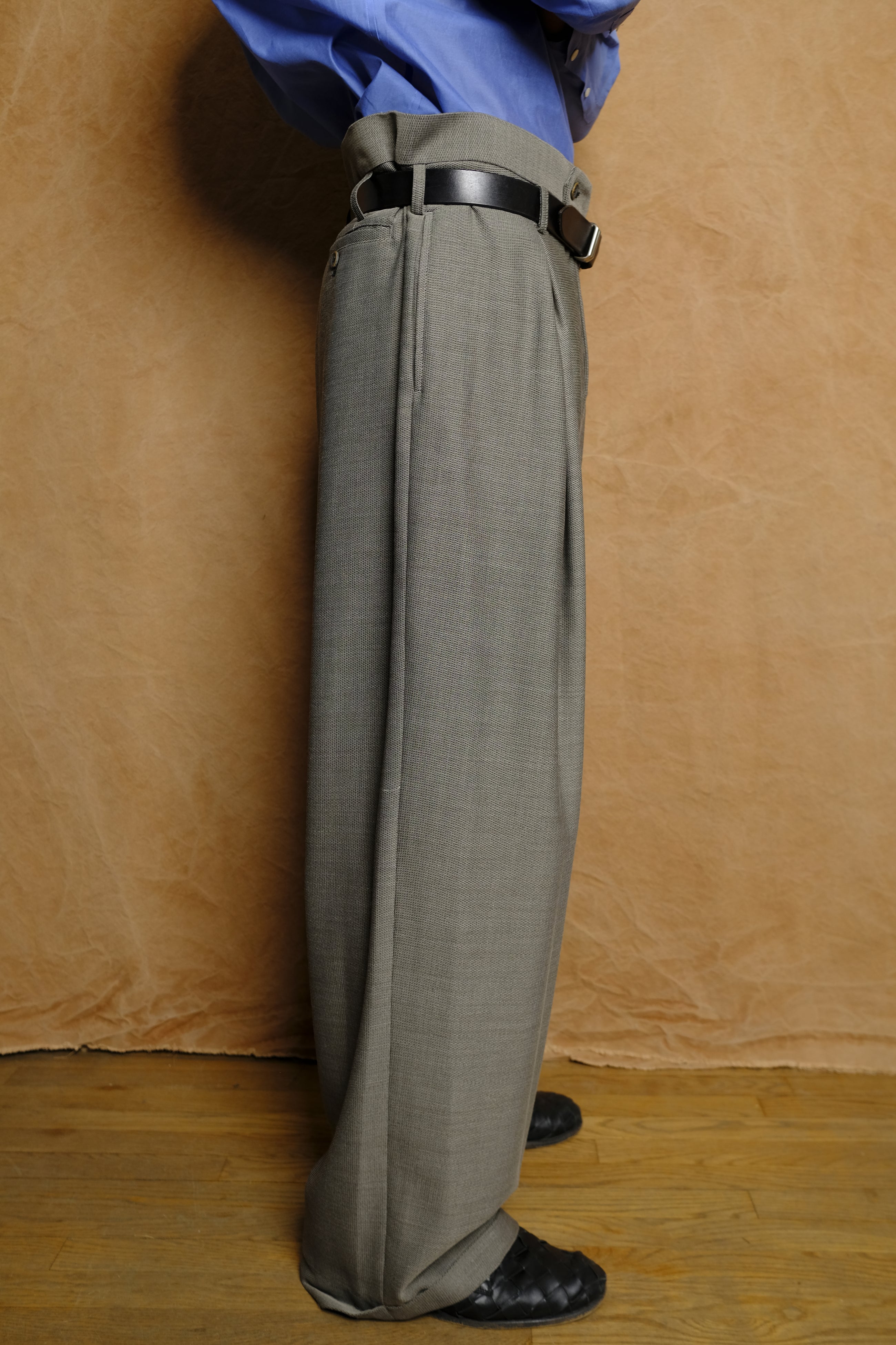 double inverted tuck trouser in grey