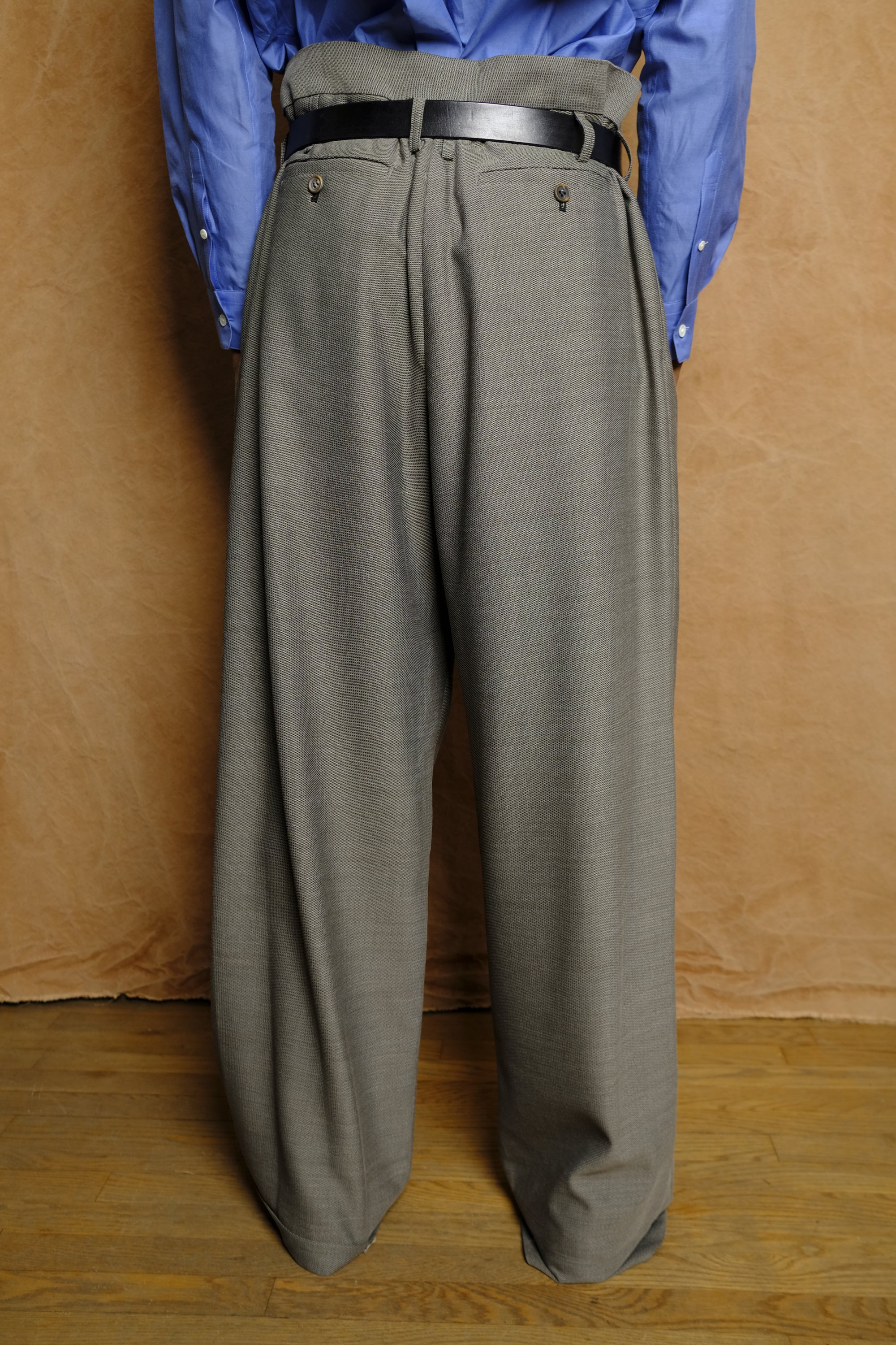 double inverted tuck trouser in grey