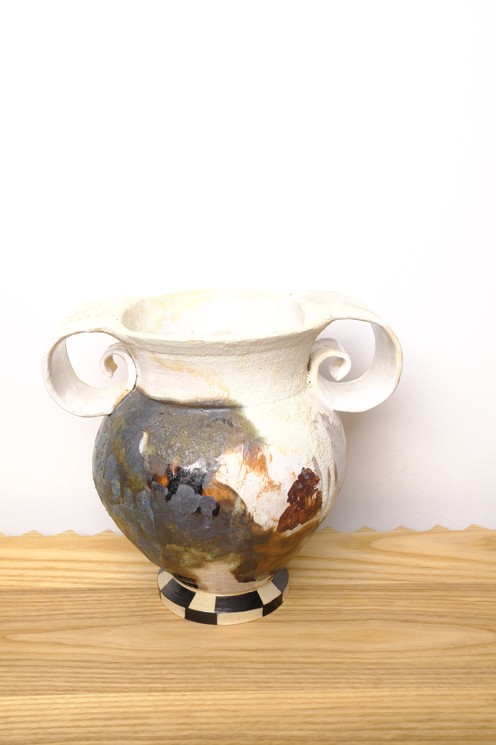 hellenic check vase