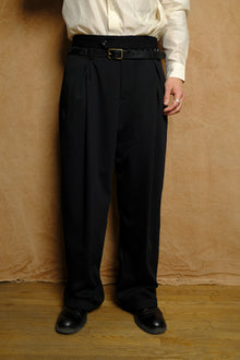 double inverted tuck trouser in black