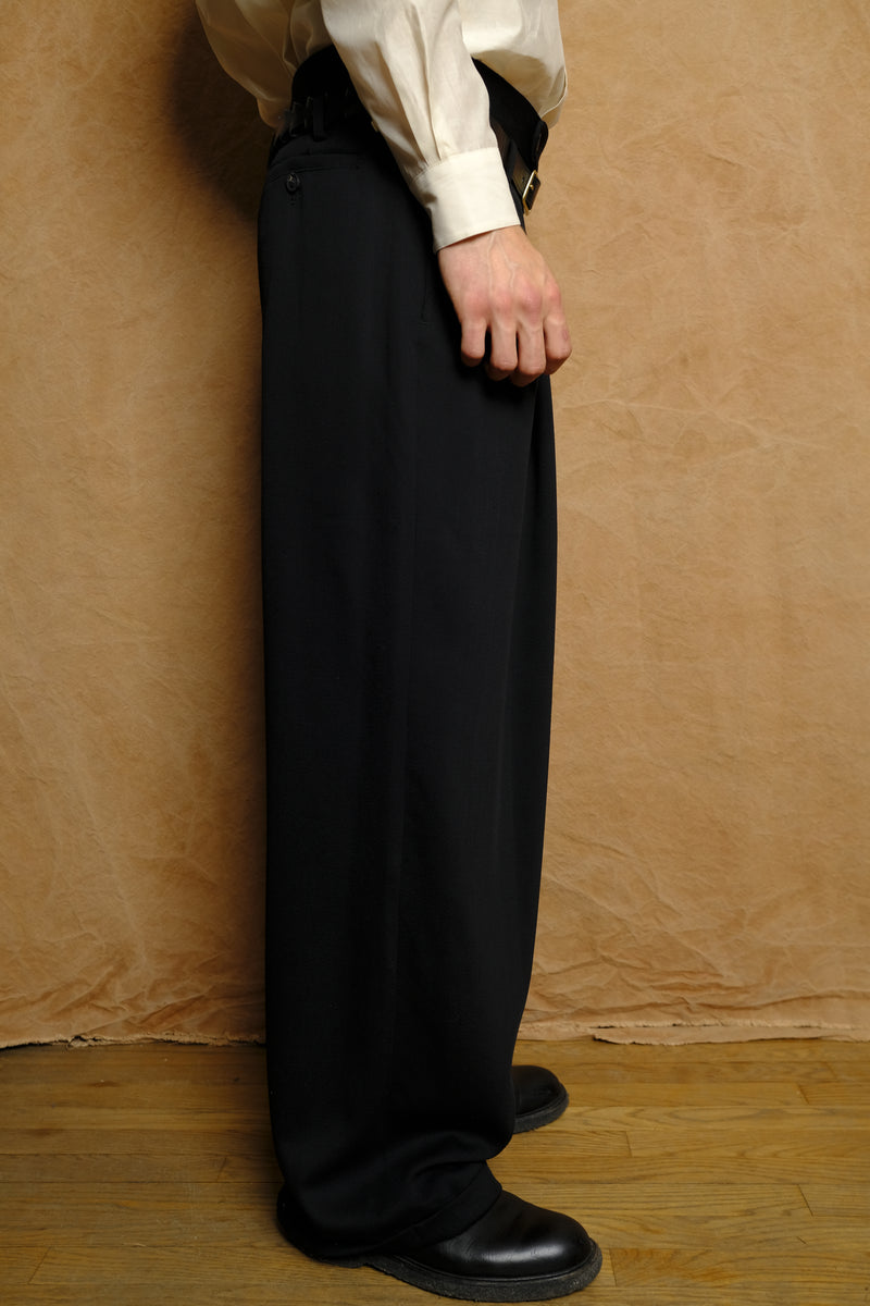 double inverted tuck trouser in black