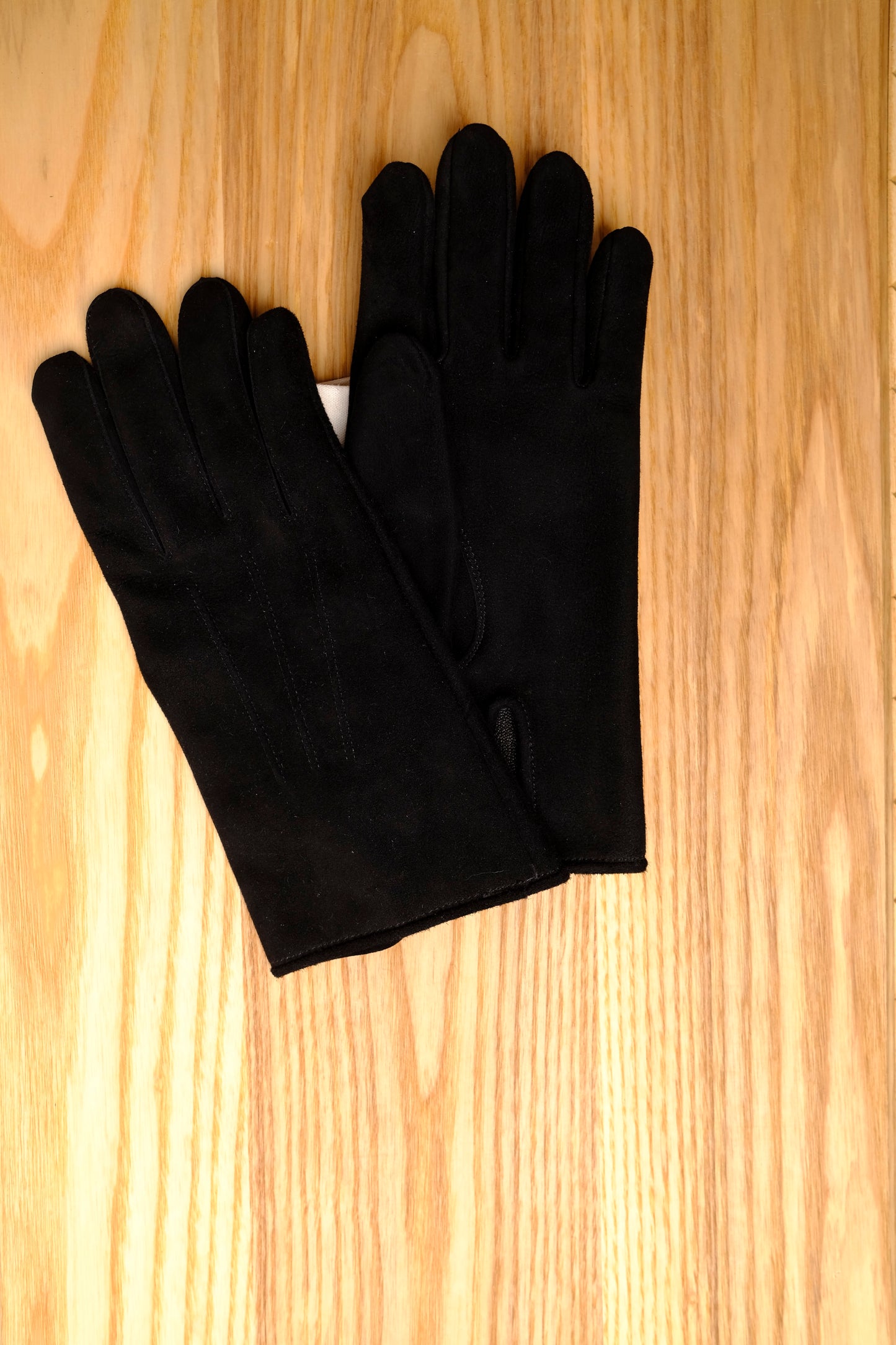 suede gloves in black