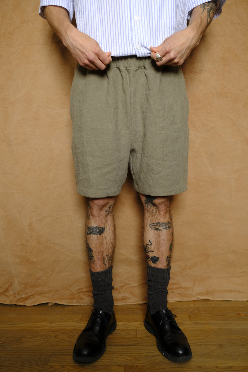 garden short in olive butcher linen