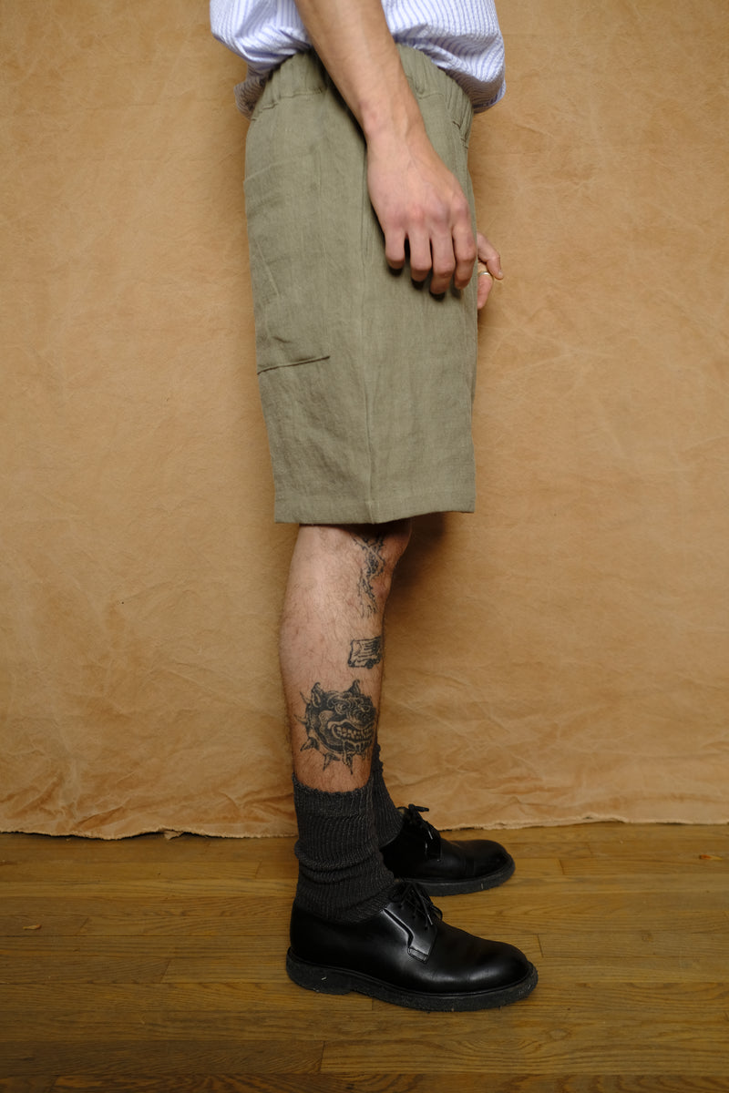 garden short in olive butcher linen