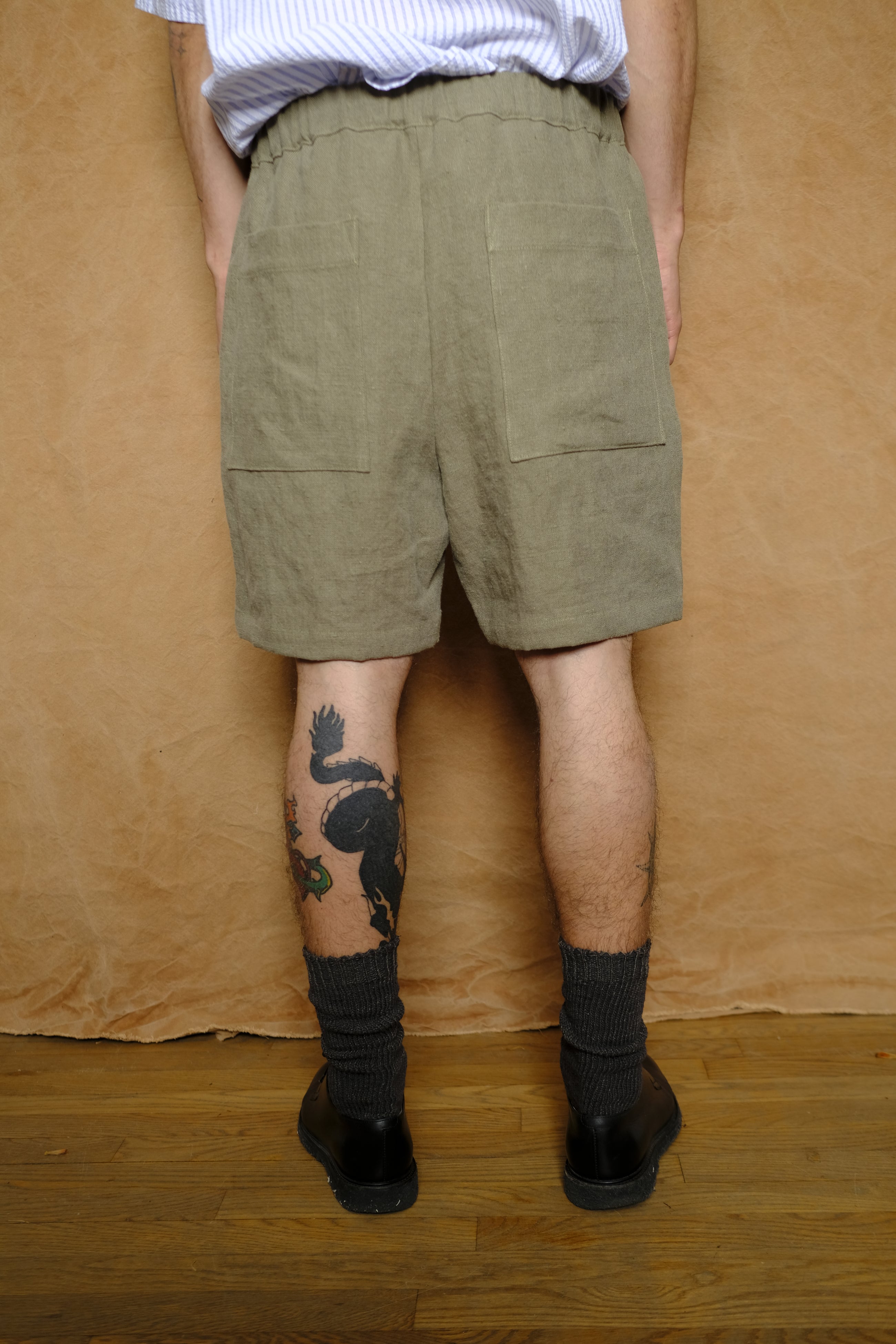 garden short in olive butcher linen