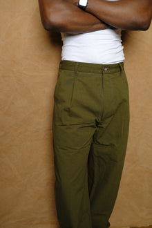 curve trouser in olive