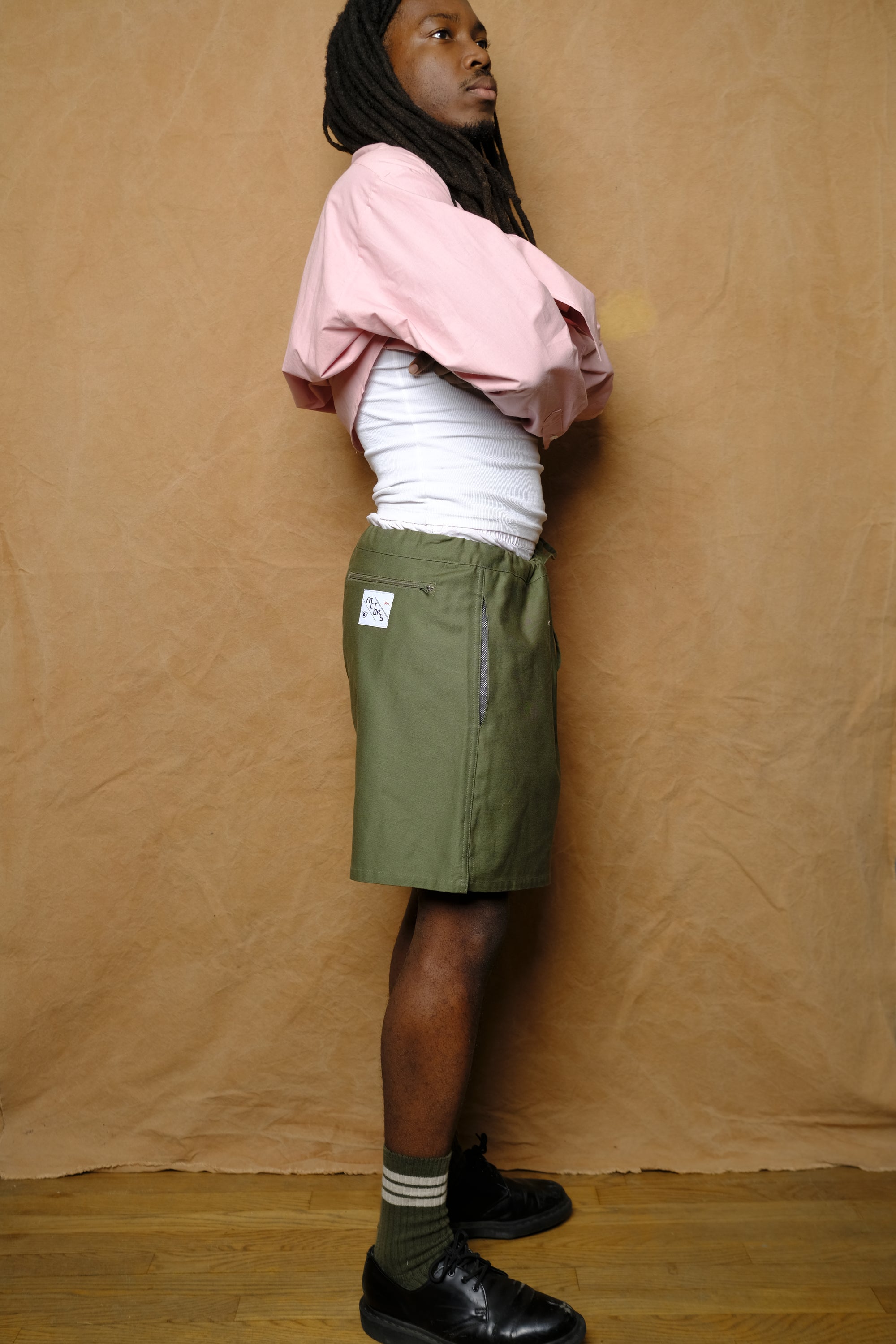 high sports shorts in olive slub sateen
