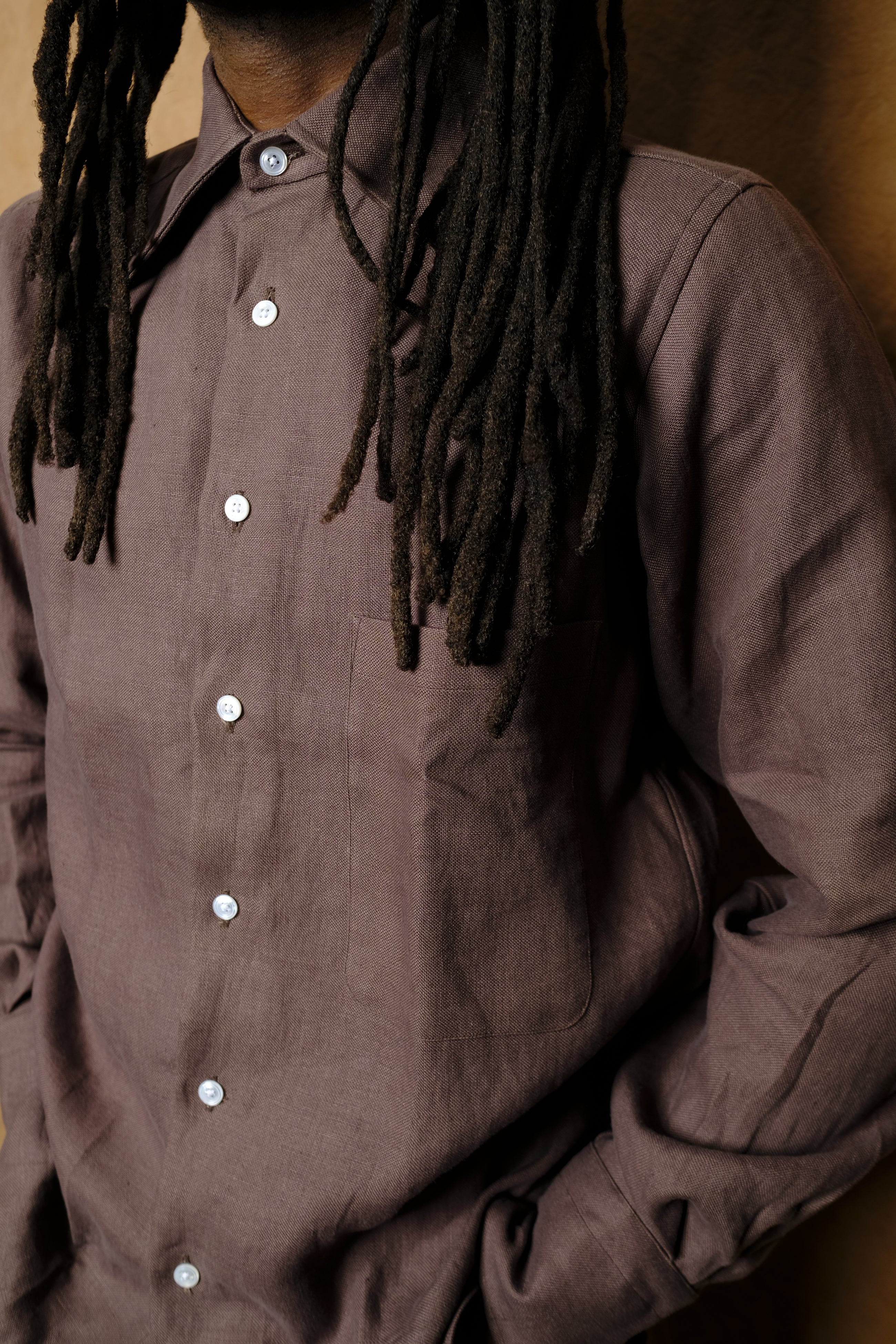 ls shirt in mushroom linen oxford