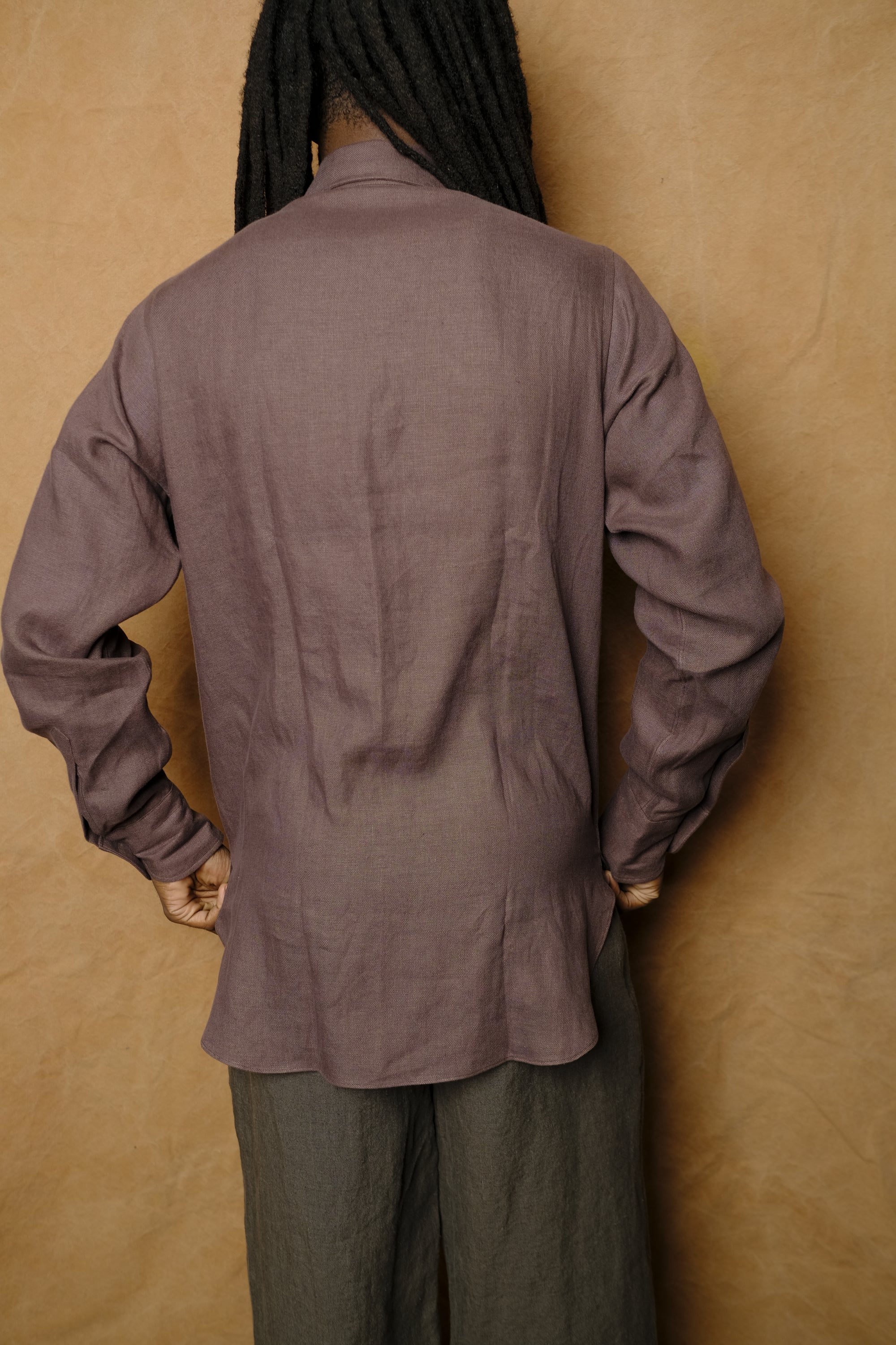 ls shirt in mushroom linen oxford