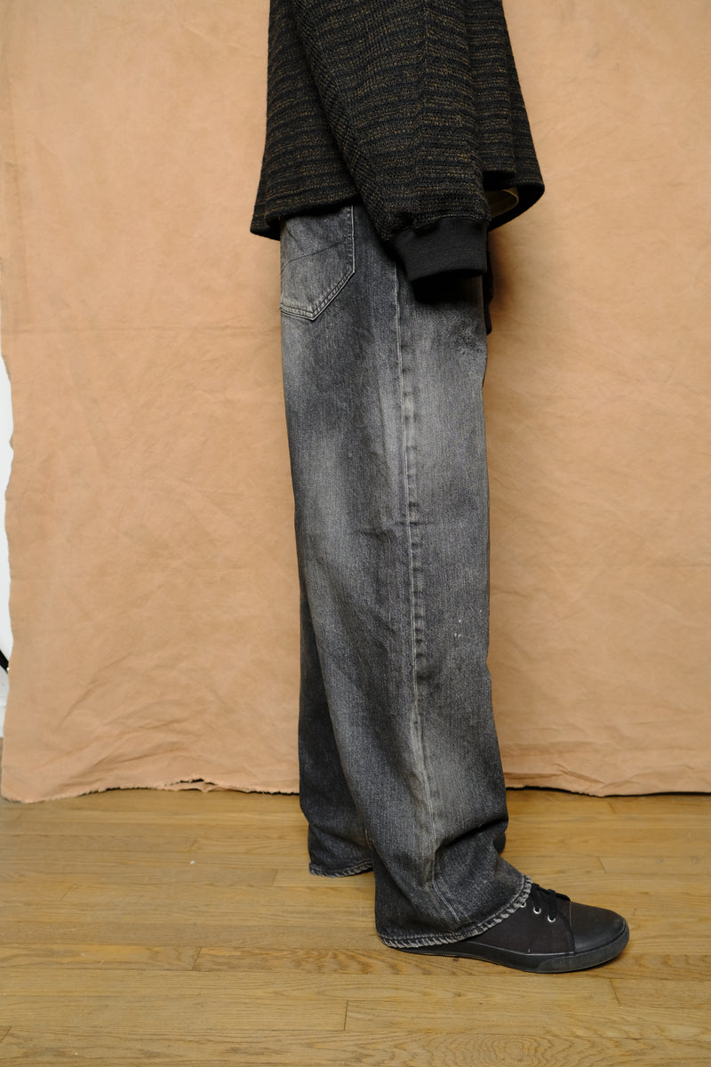 tapered denim pants in black