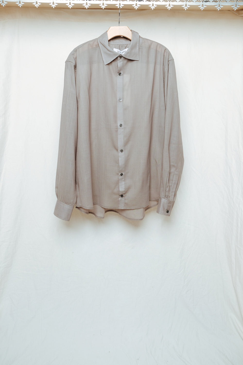 the beck shirt in taupe