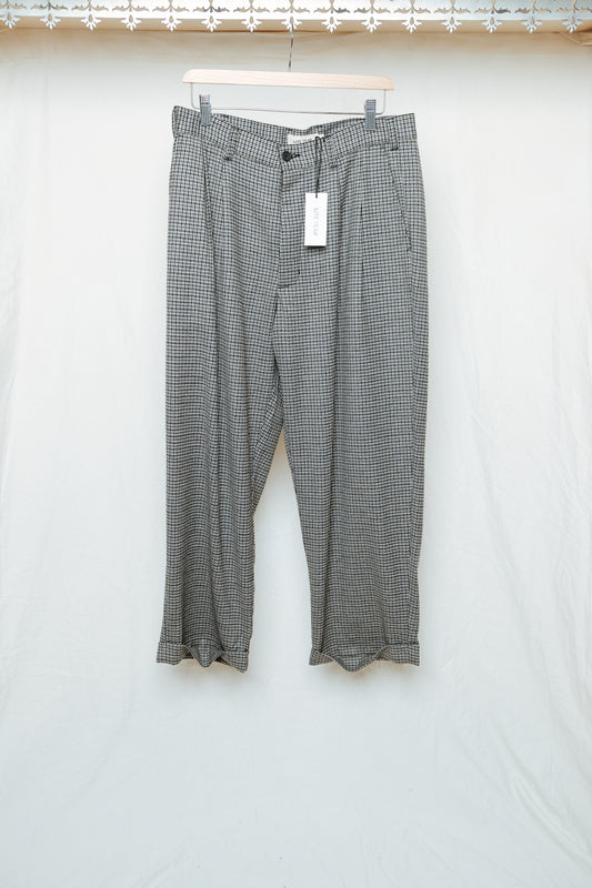 double pleated trouser