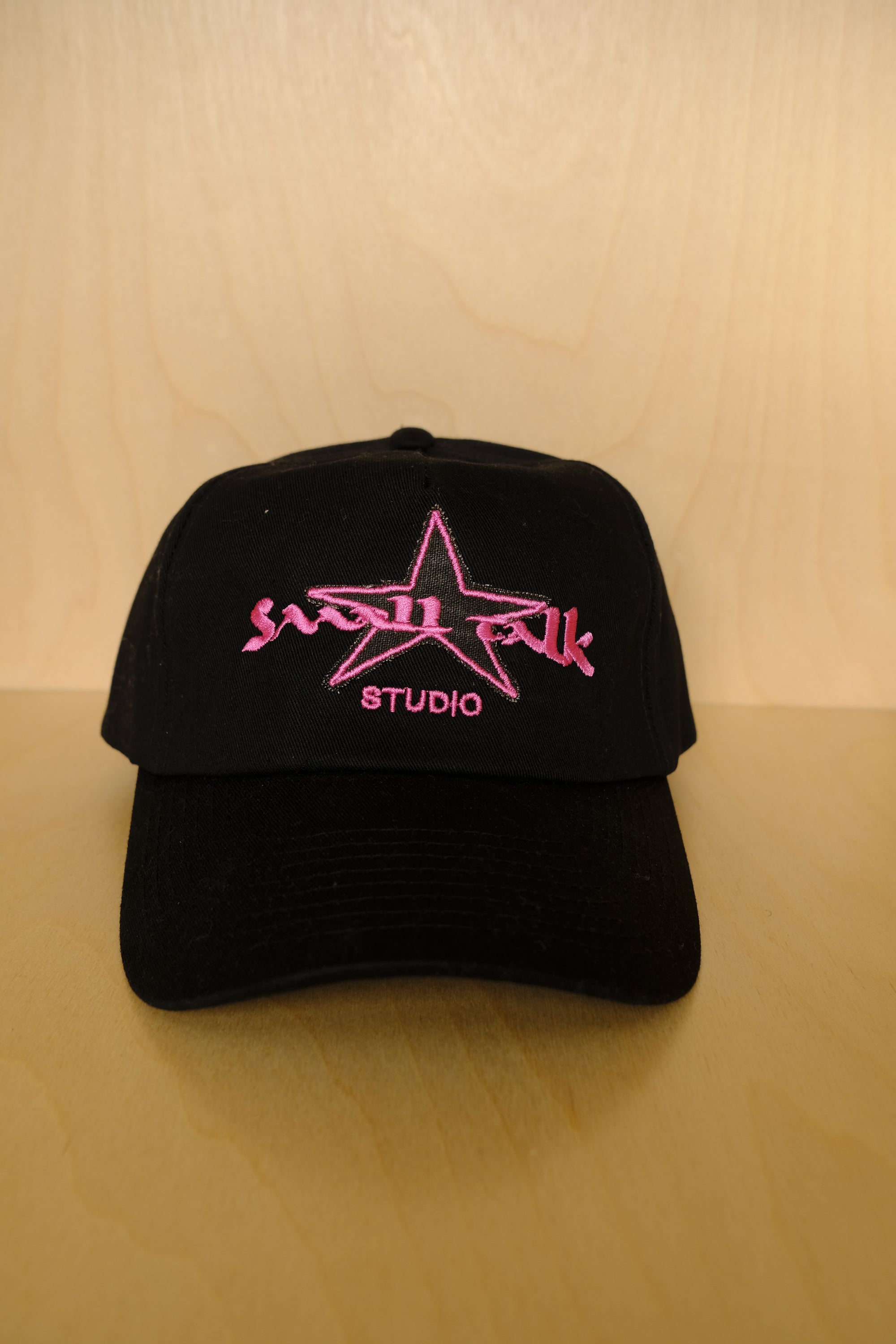star applique hat in black
