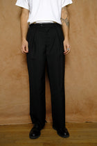 wool mad cloth 2 tuck pants in black