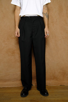 wool mad cloth 2 tuck pants in black