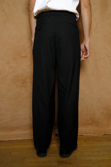 wool mad cloth 2 tuck pants in black