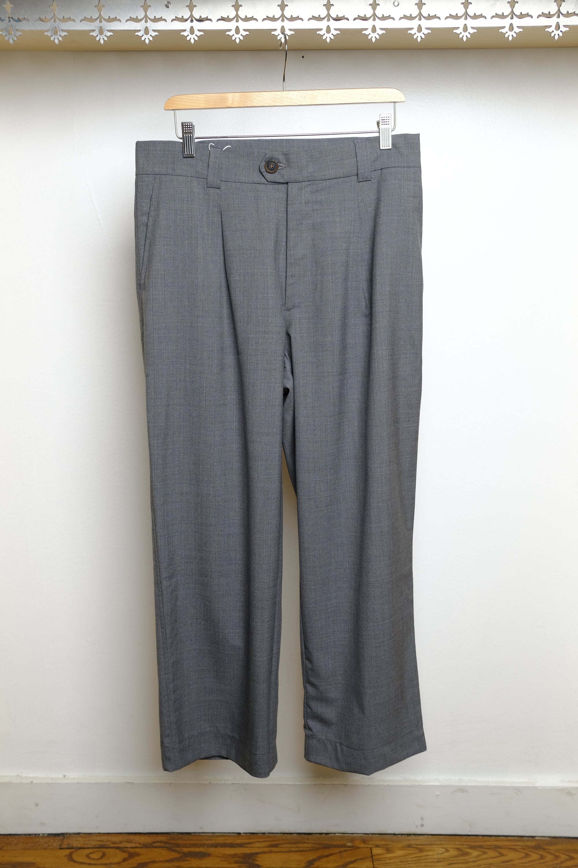 artist trouser in grey
