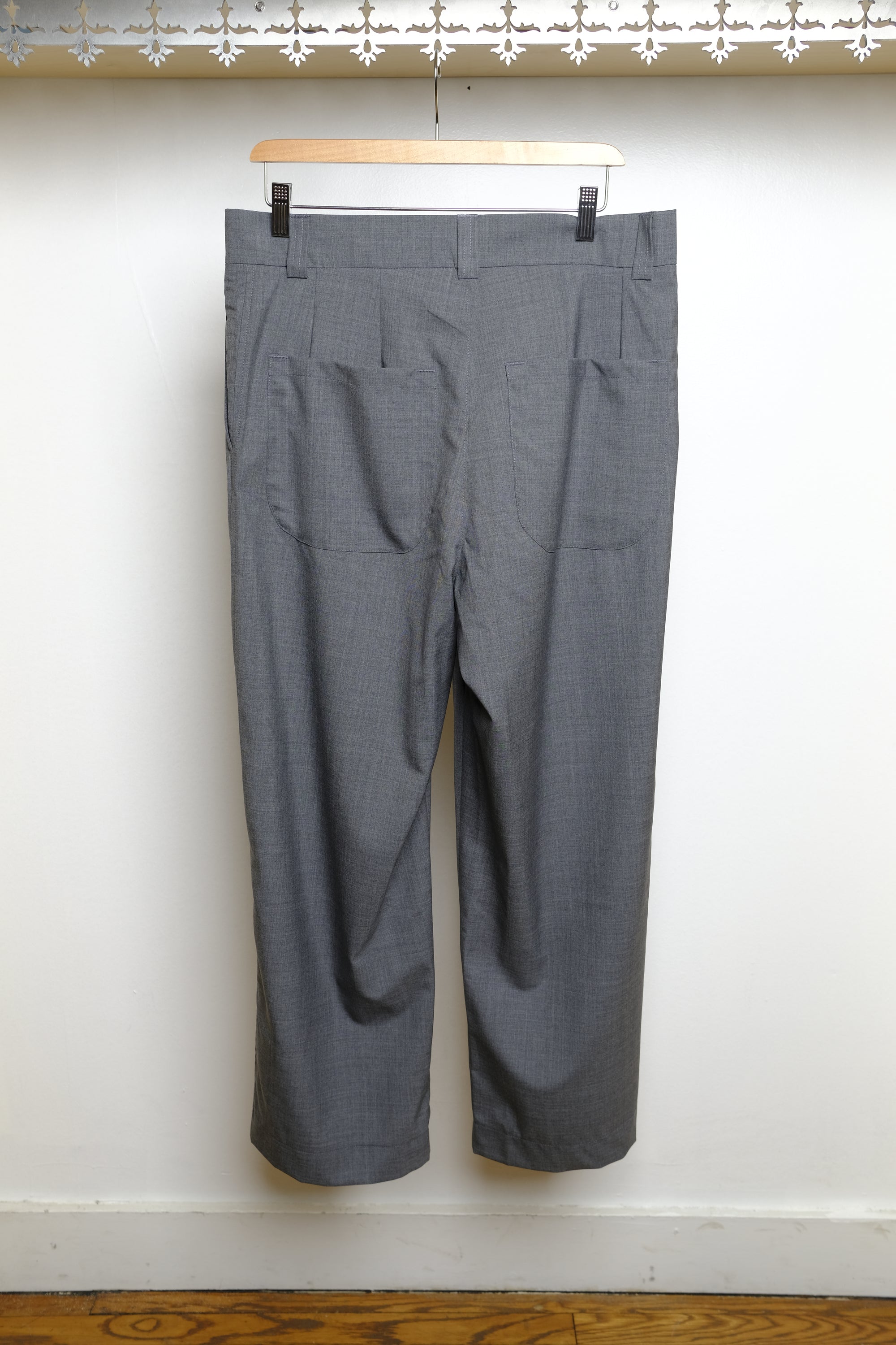 artist trouser in grey