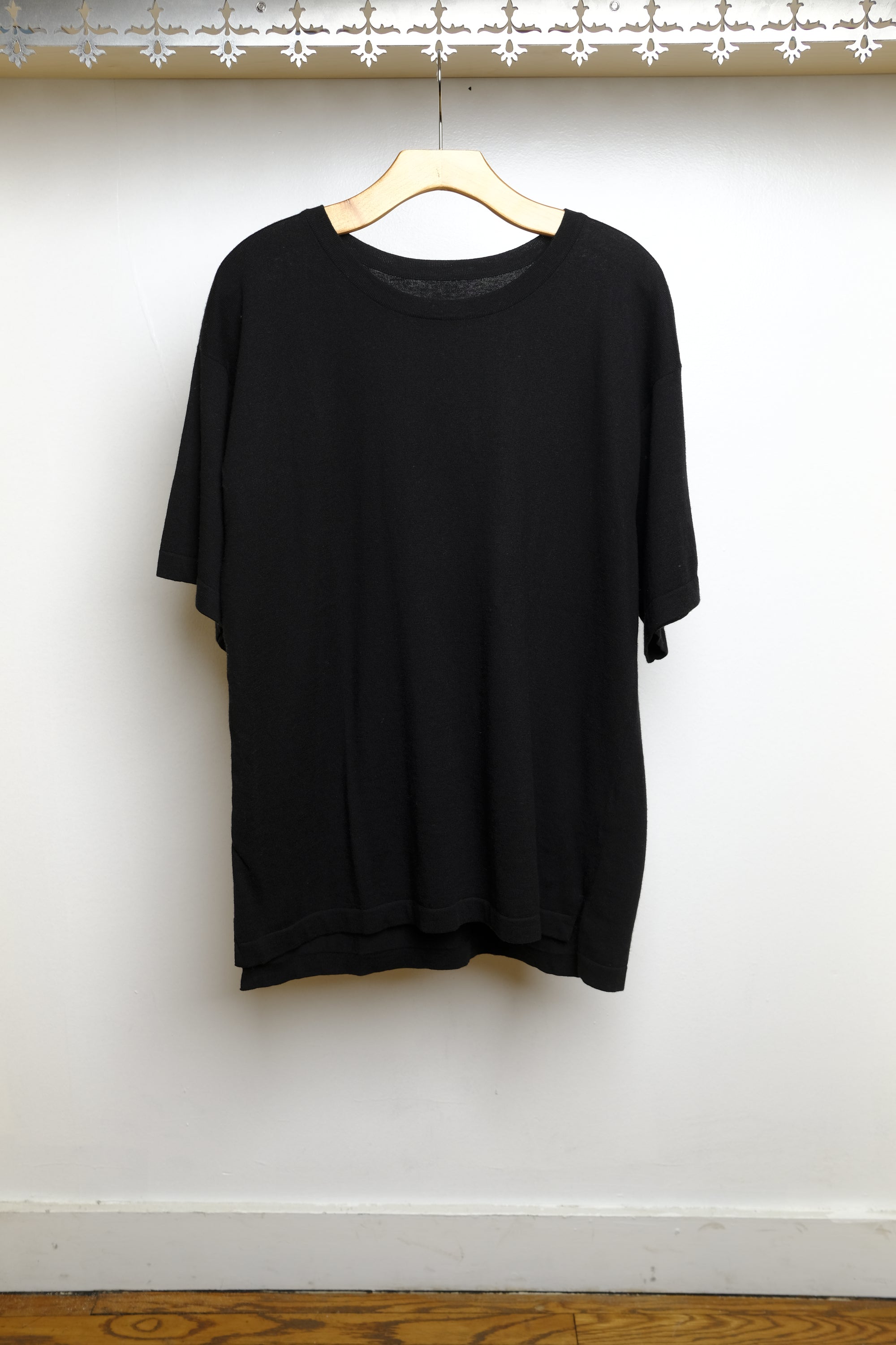 simple tee in black
