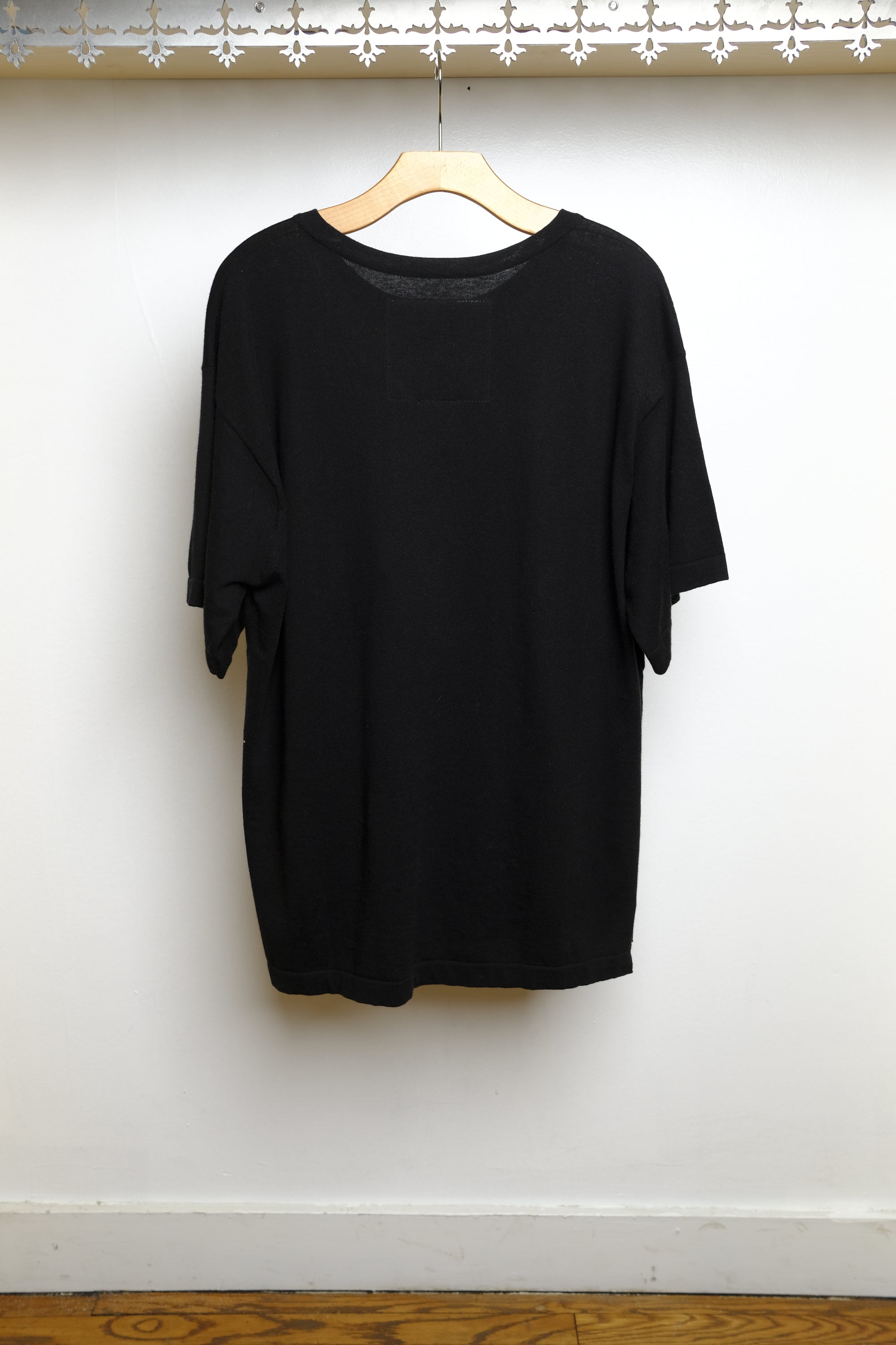 simple tee in black