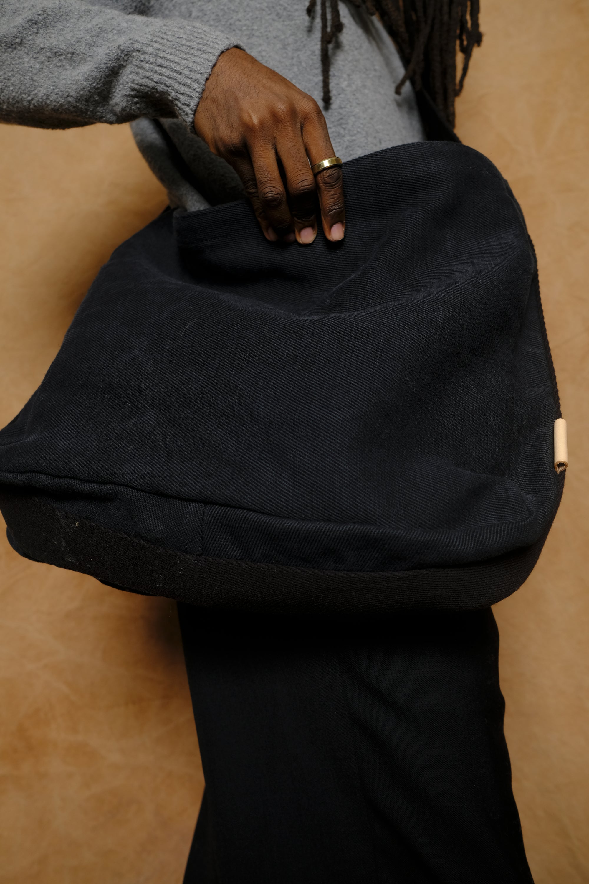 square shoulder bag small in black