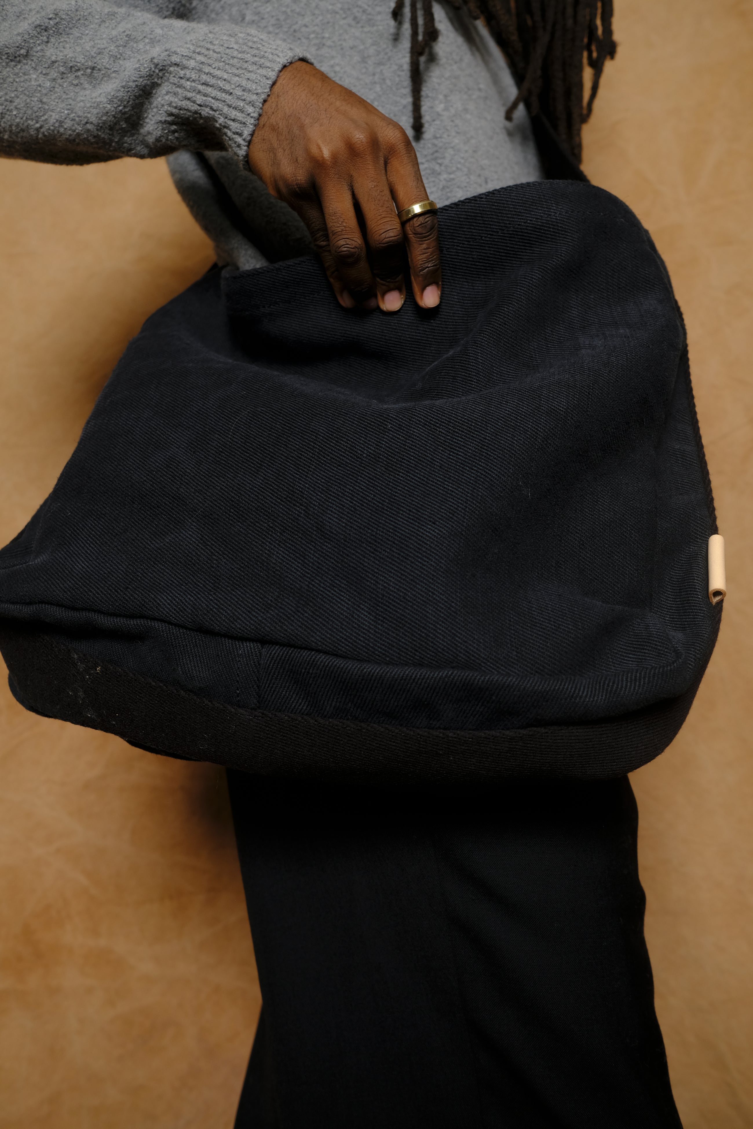 square shoulder bag small in black