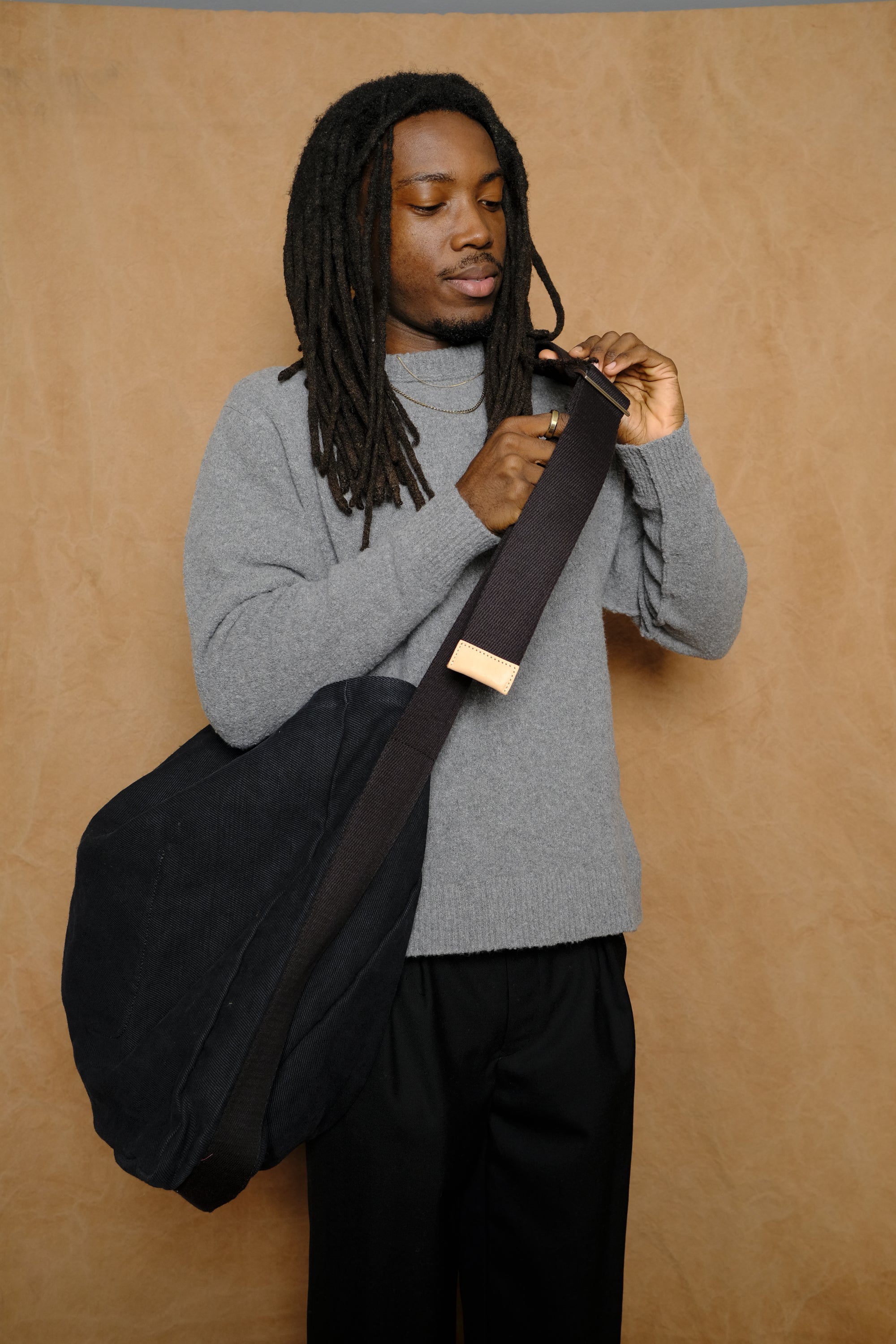 square shoulder bag big in black