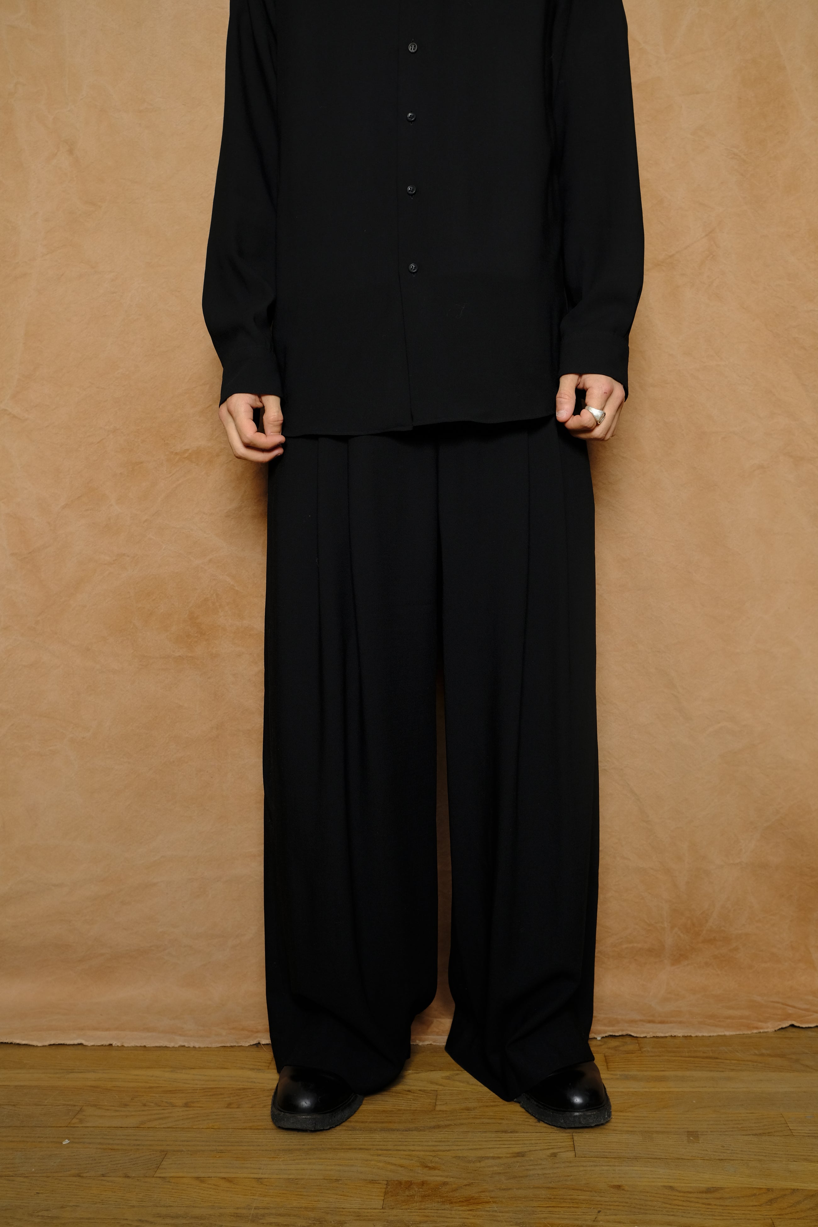 wool serge hi-waist trousers in black