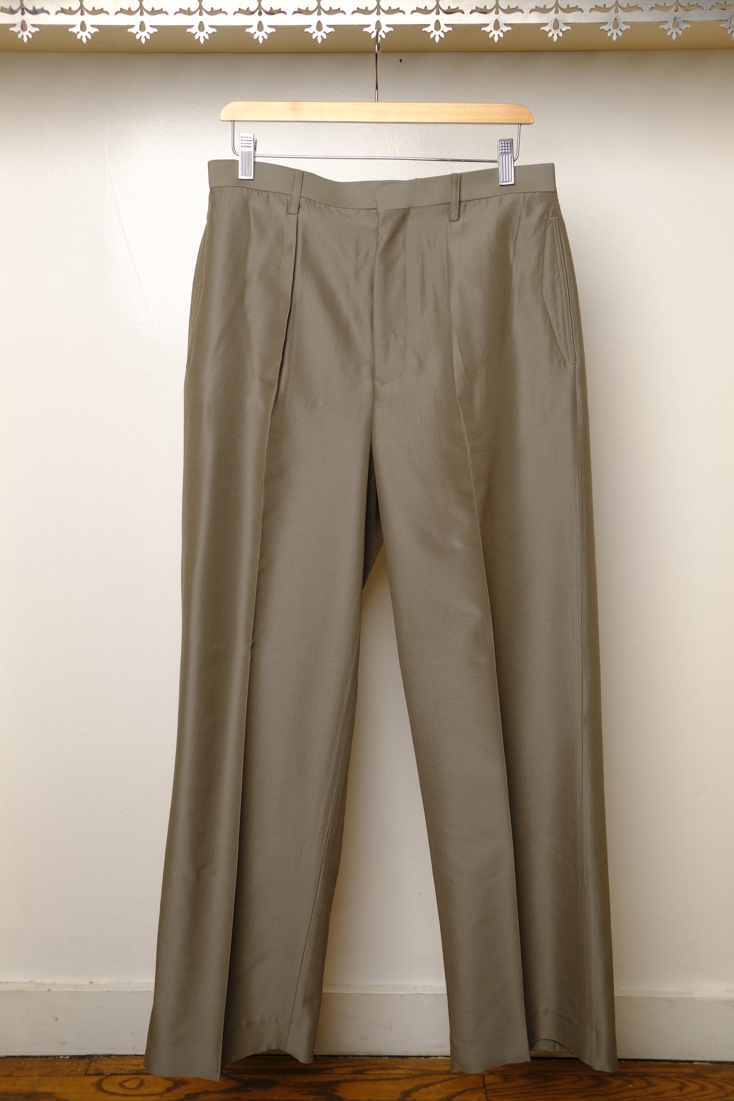 silk in tuck trousers in grey