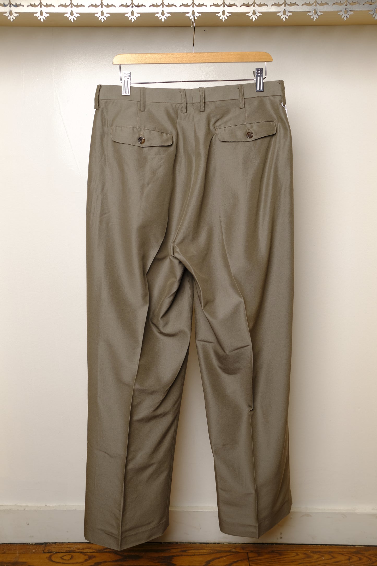 silk in tuck trousers in grey