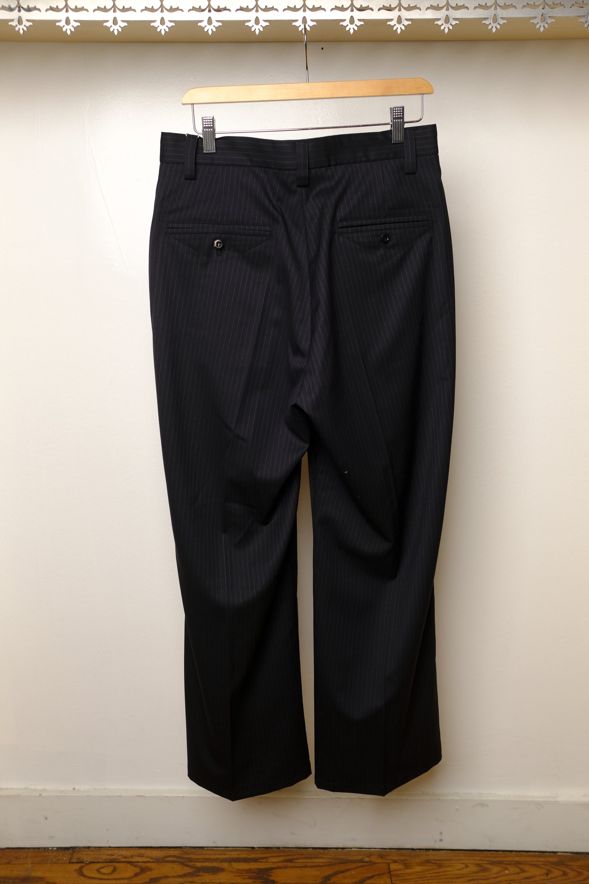 loose fit t/w slacks in navy pinstripe