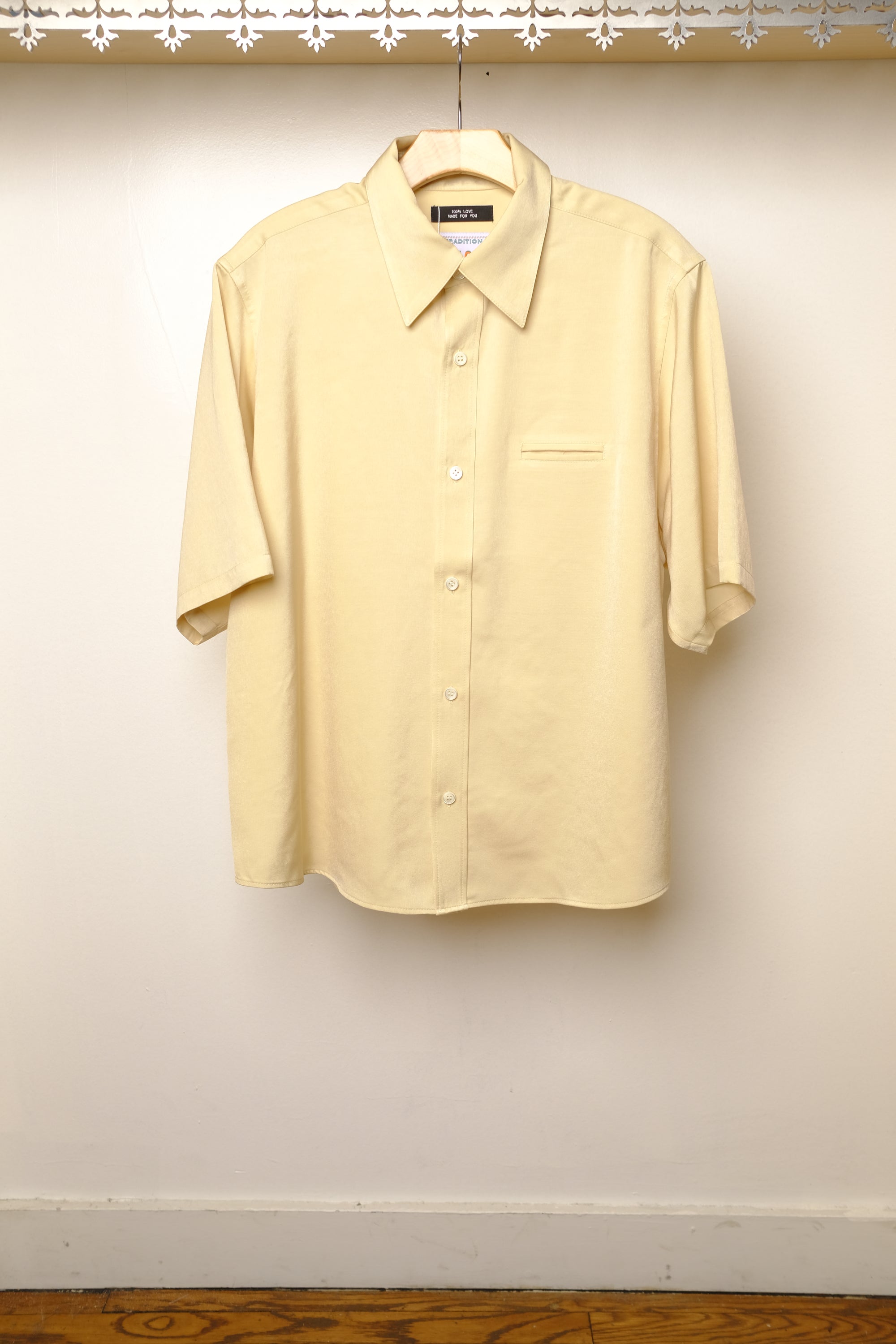 medium-short cupro satin shirt in light yellow