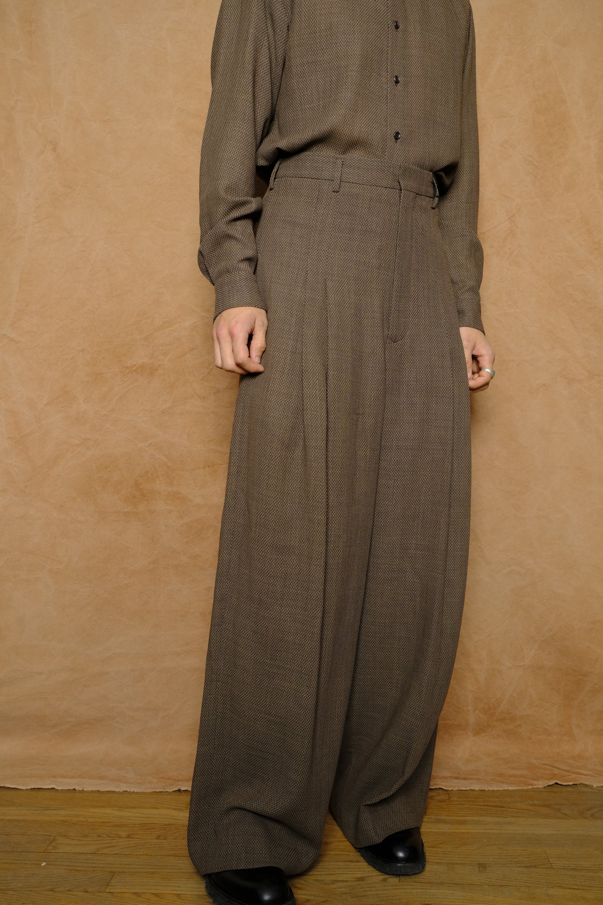 wool serge hi-waist trousers in brown