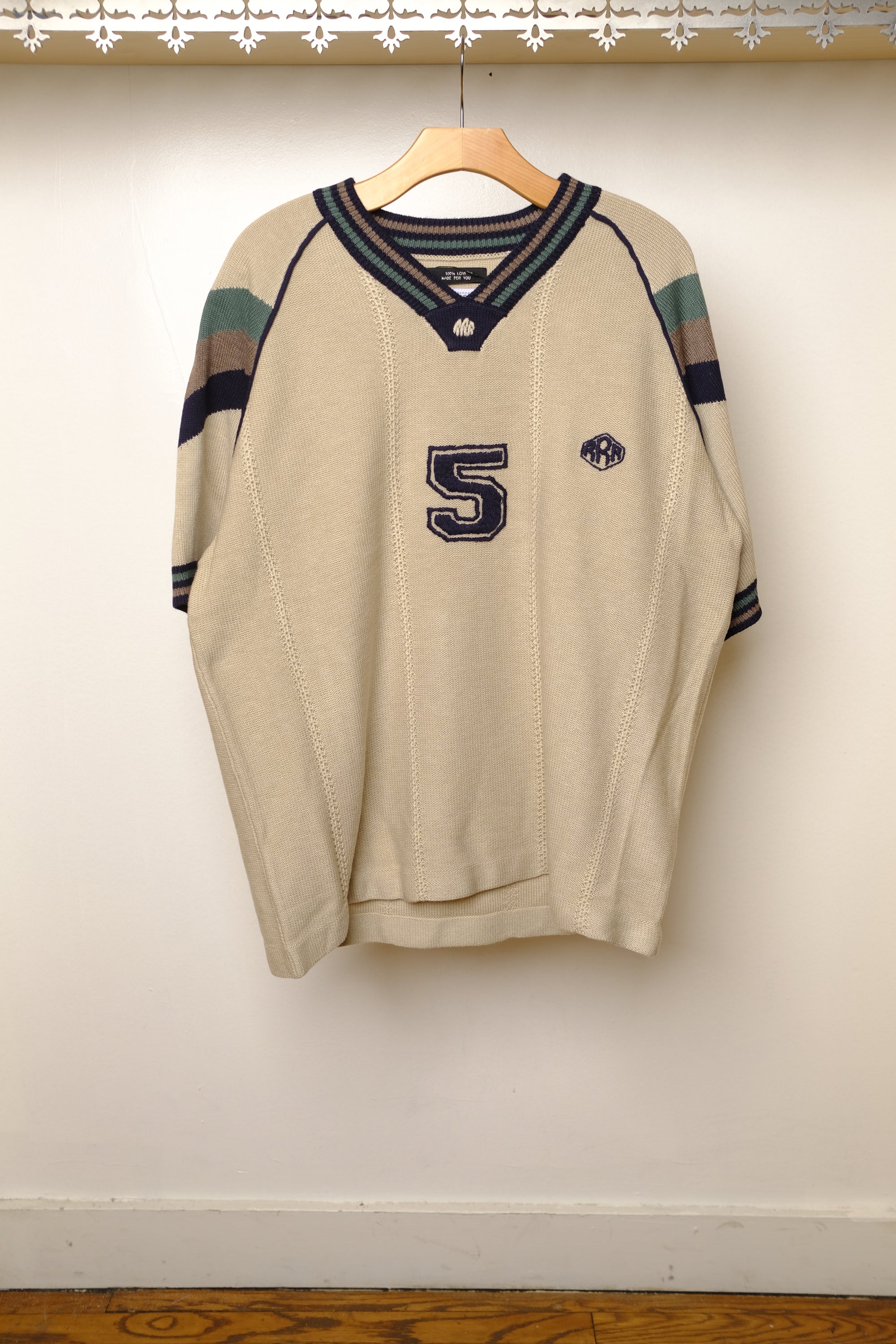 knitting game shirt in beige