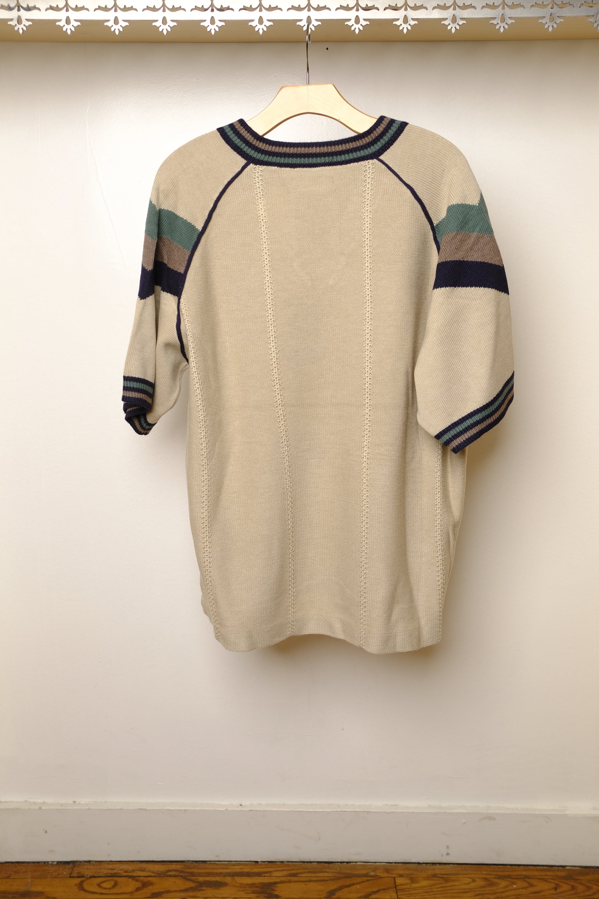 knitting game shirt in beige