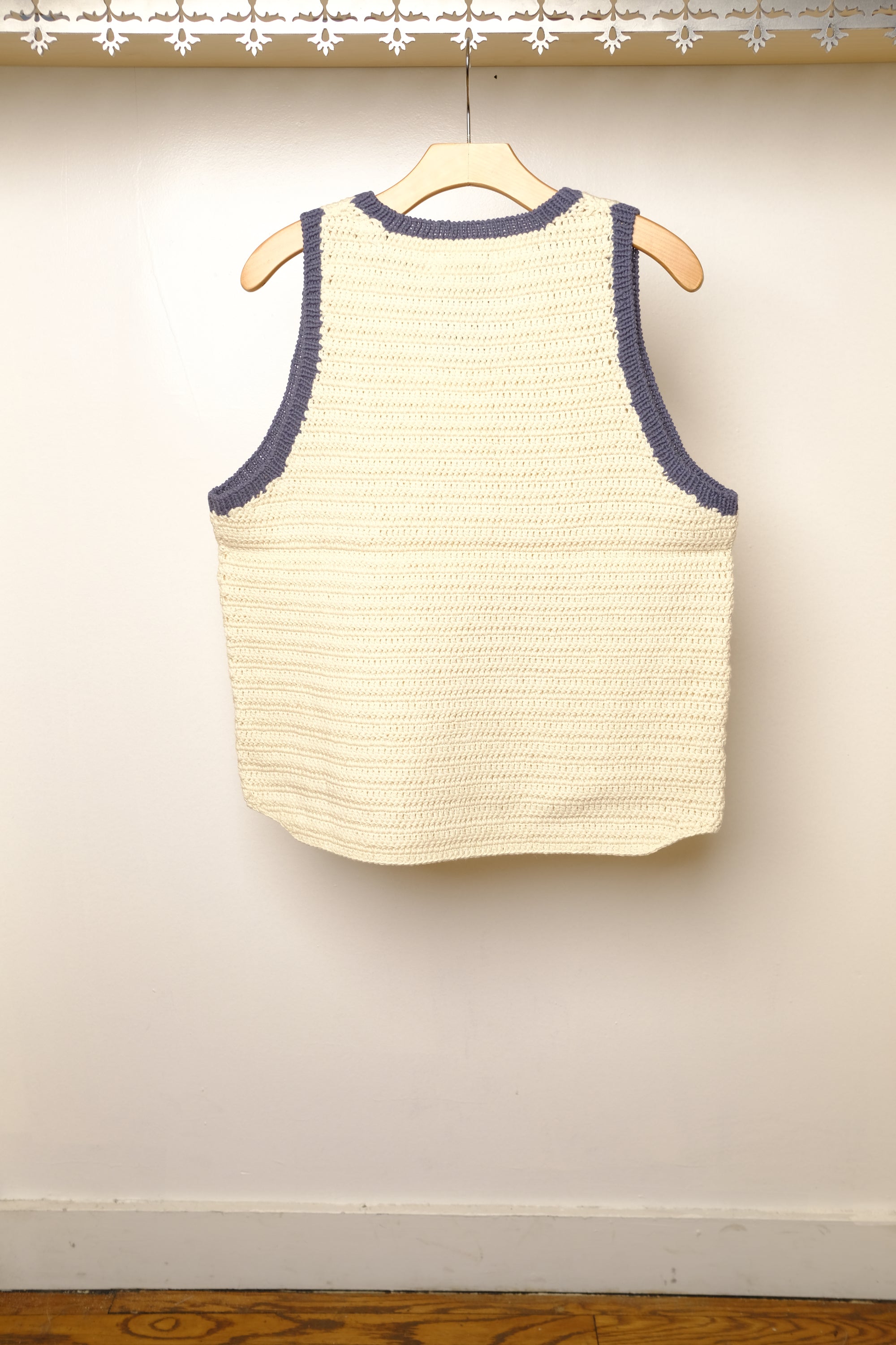 crochet trim tanktop in off white