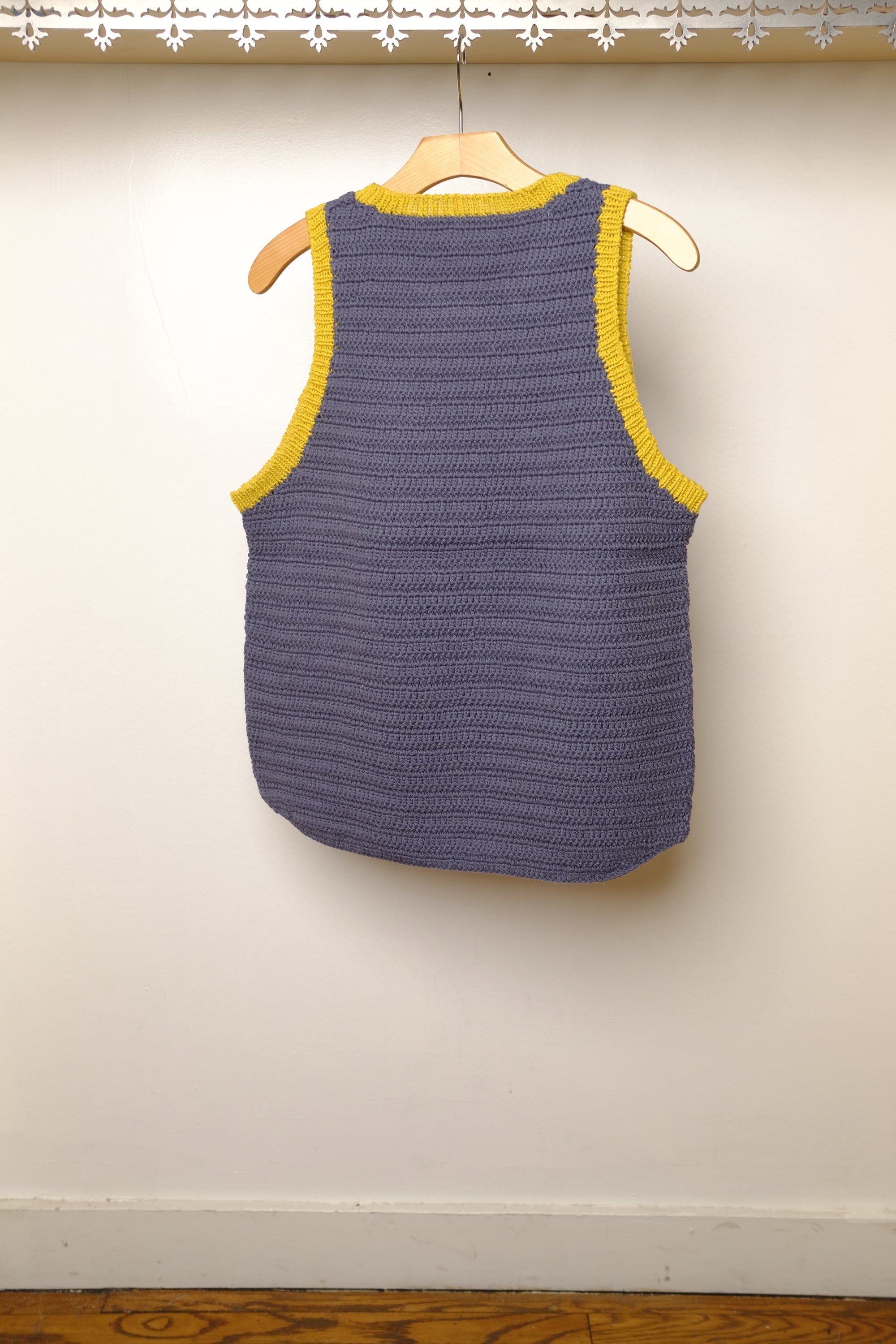 crochet trim tanktop in navy