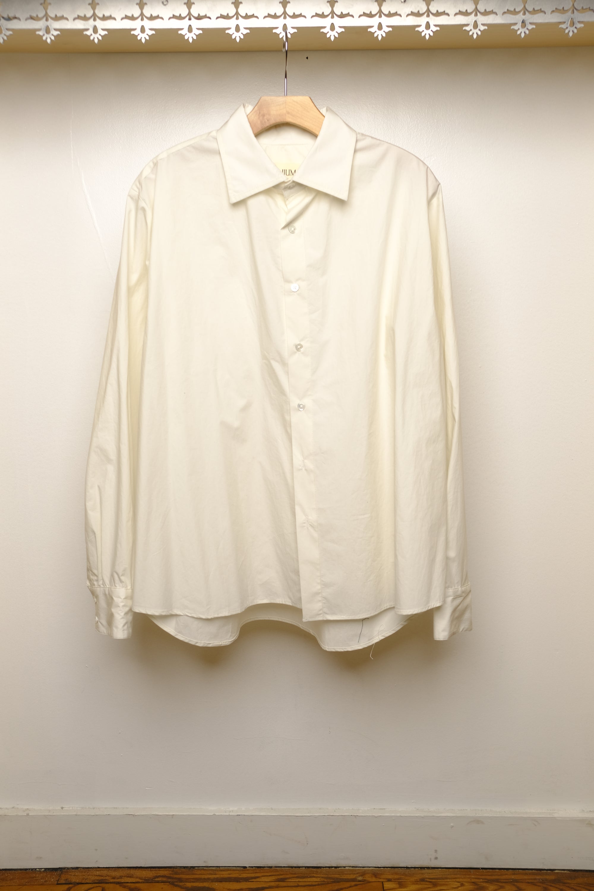 beck shirt in white typewriter cloth
