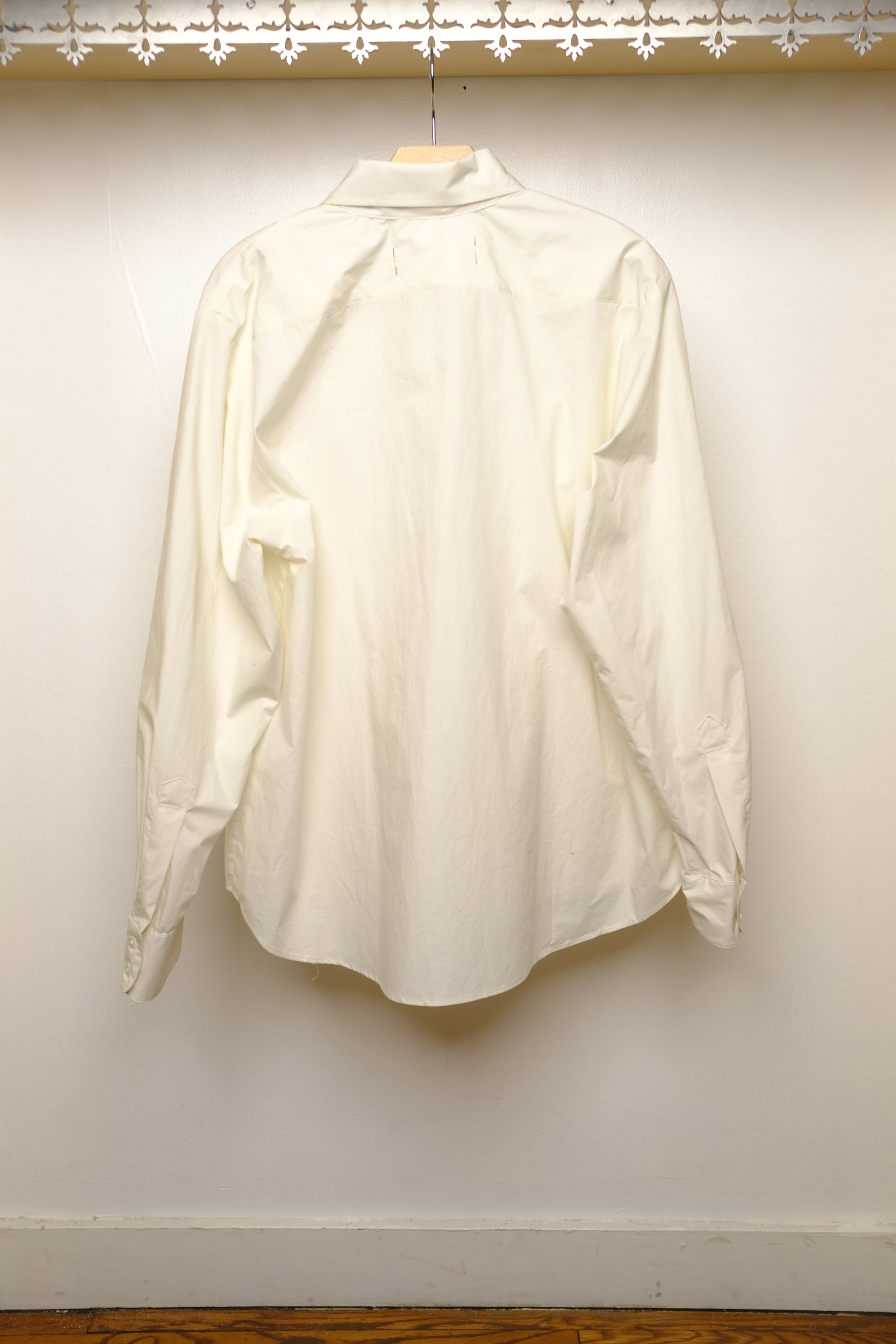 beck shirt in white typewriter cloth
