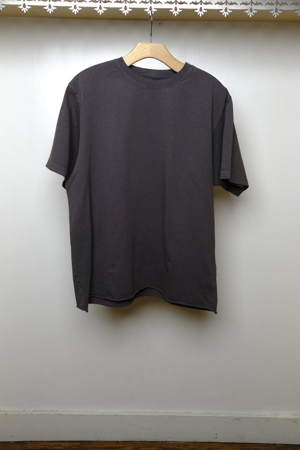 on the farm raw hem tee in washed black