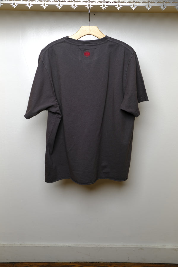 on the farm raw hem tee in washed black