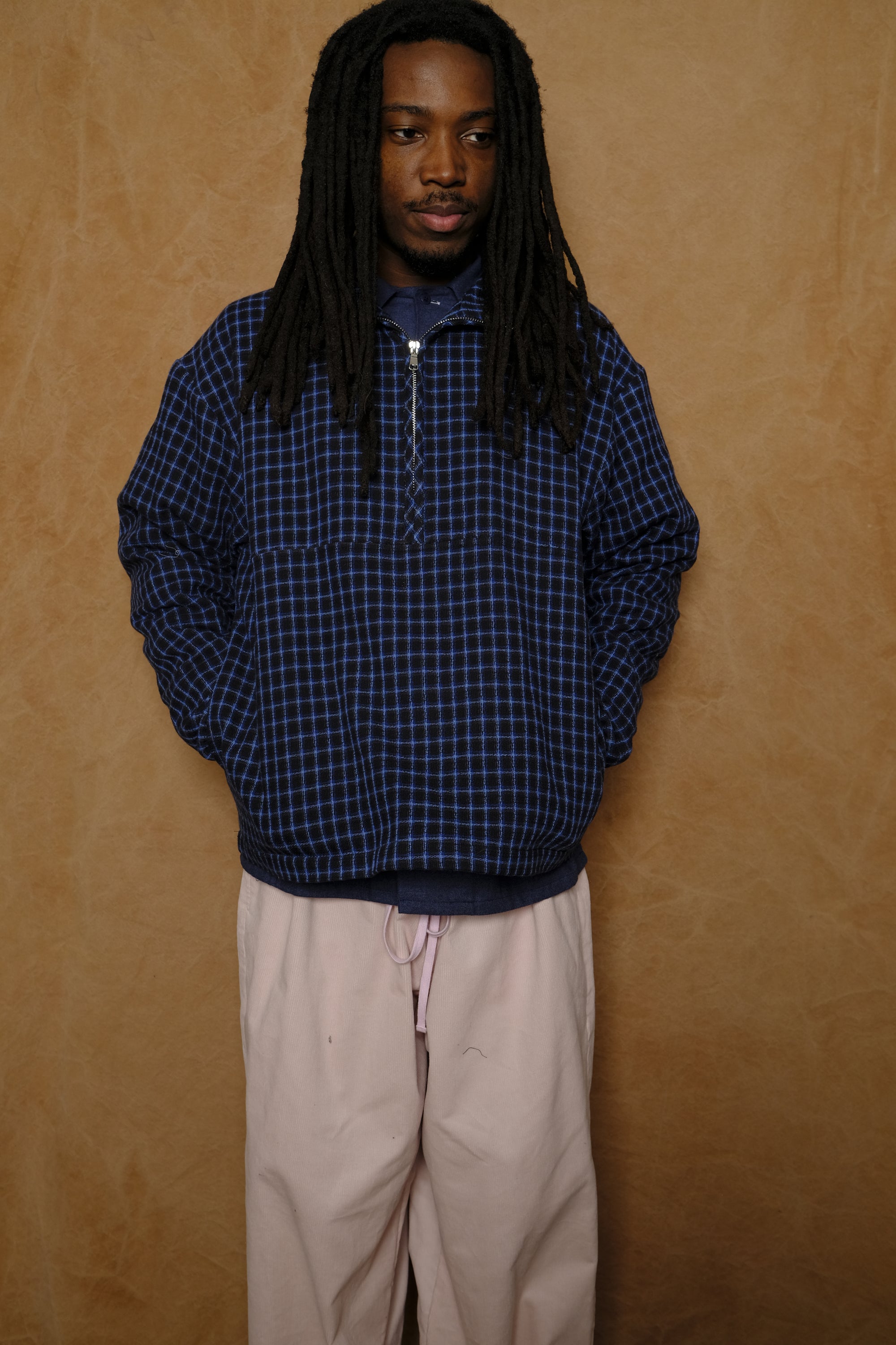 griddy half zip pullover in black / blue